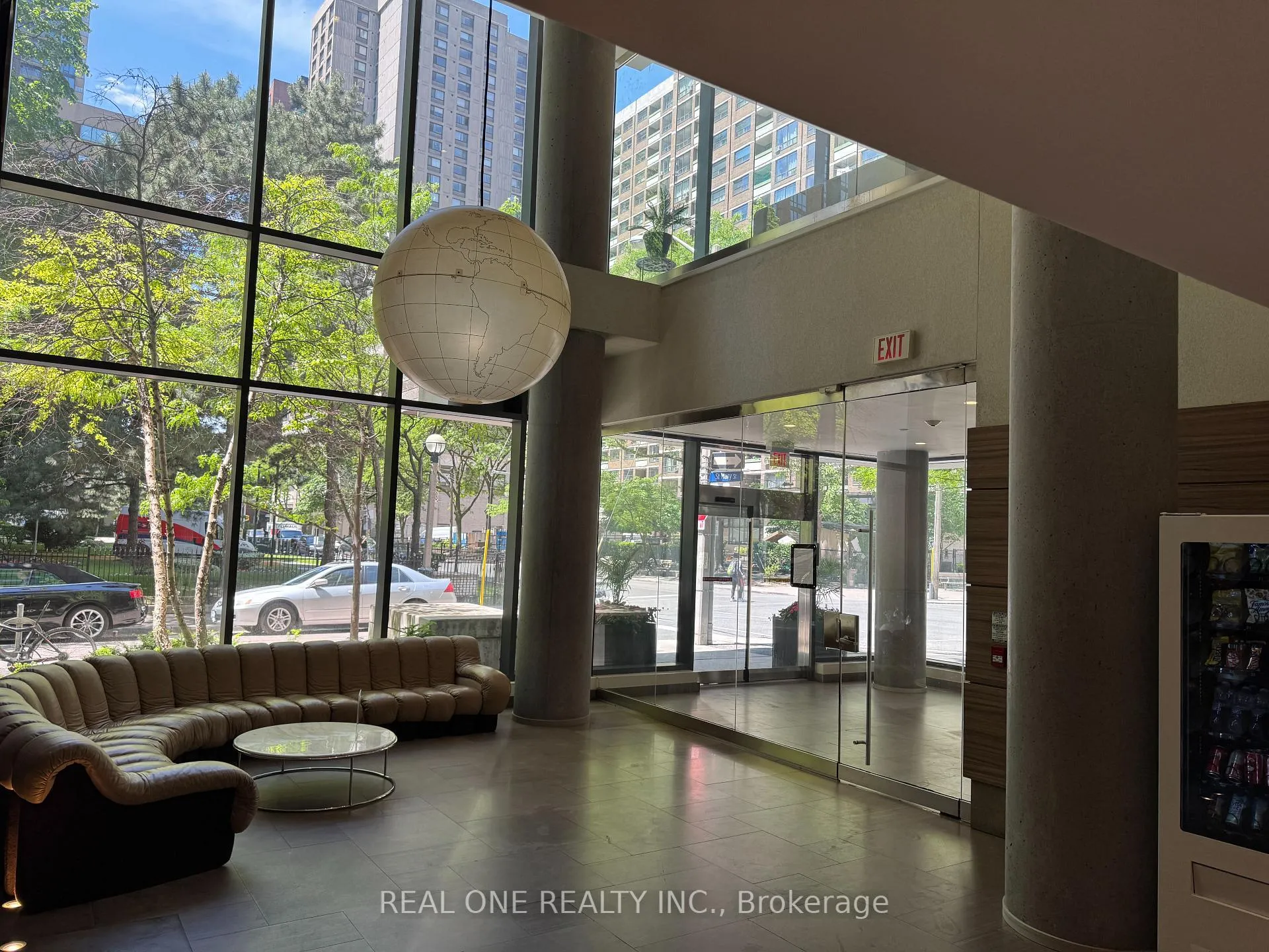 Photo 2 of Unit 1303, 75 St Nicholas Street, Toronto, Bay Street Corridor — HOMEH