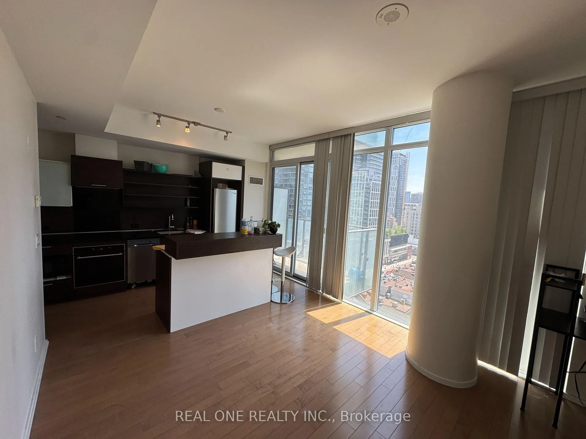 Photo 5 of Unit 1303, 75 St Nicholas Street, Toronto, Bay Street Corridor — HOMEH
