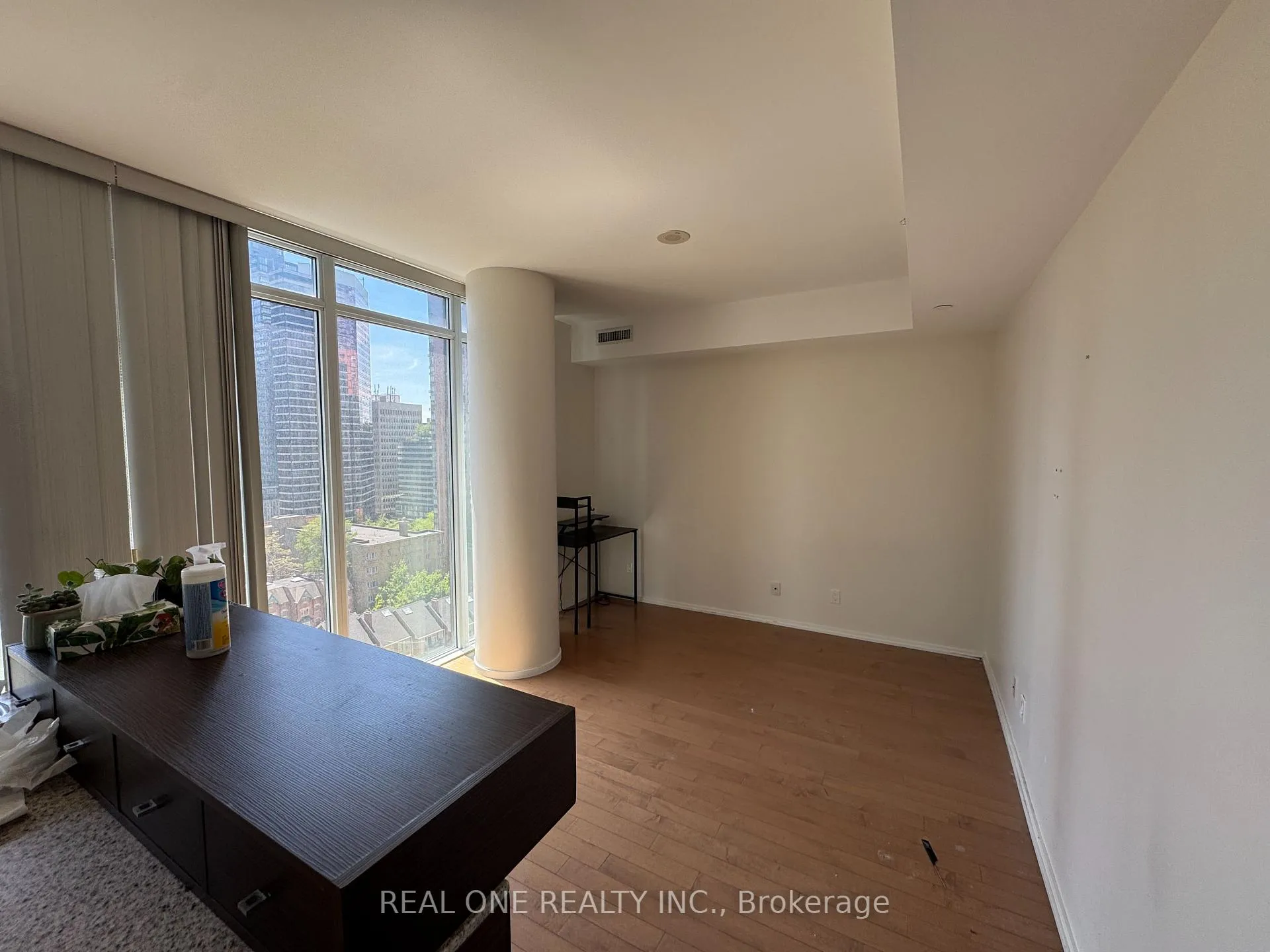 Photo 6 of Unit 1303, 75 St Nicholas Street, Toronto, Bay Street Corridor — HOMEH