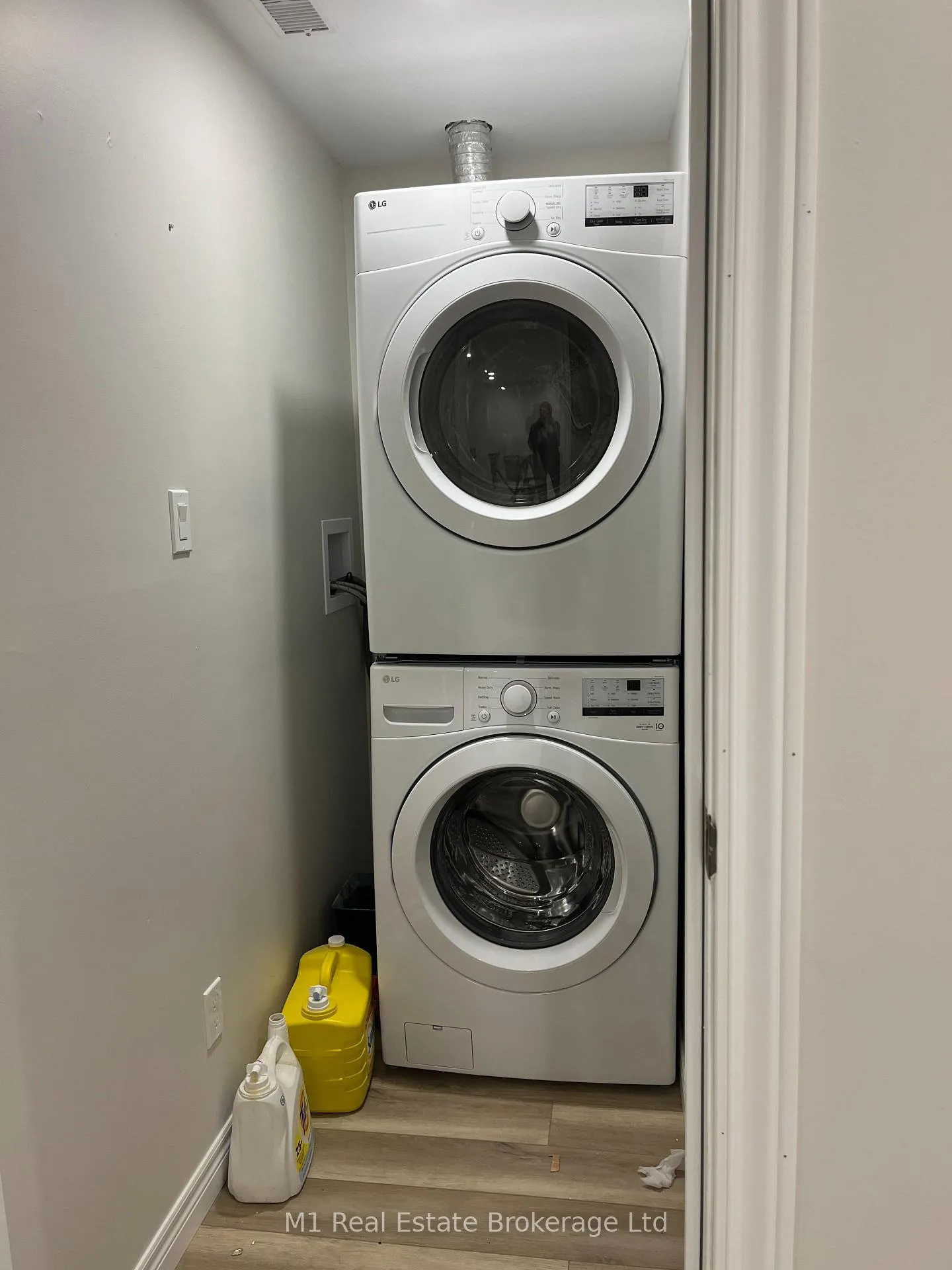 Photo 2 of 353 Imperial Road S, Guelph, Willow West/Sugarbush/West Acres — HOMEH