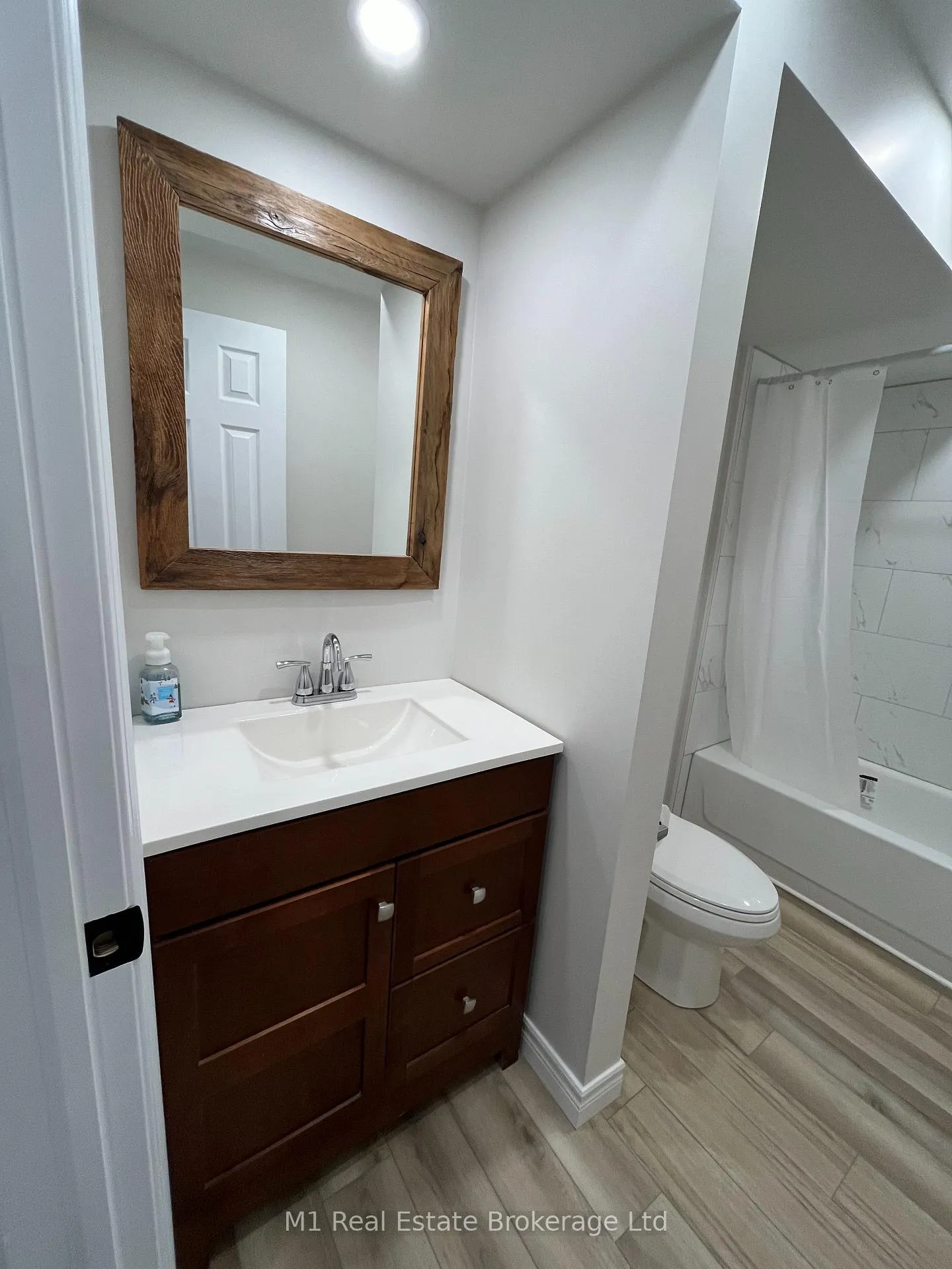 Photo 7 of 353 Imperial Road S, Guelph, Willow West/Sugarbush/West Acres — HOMEH