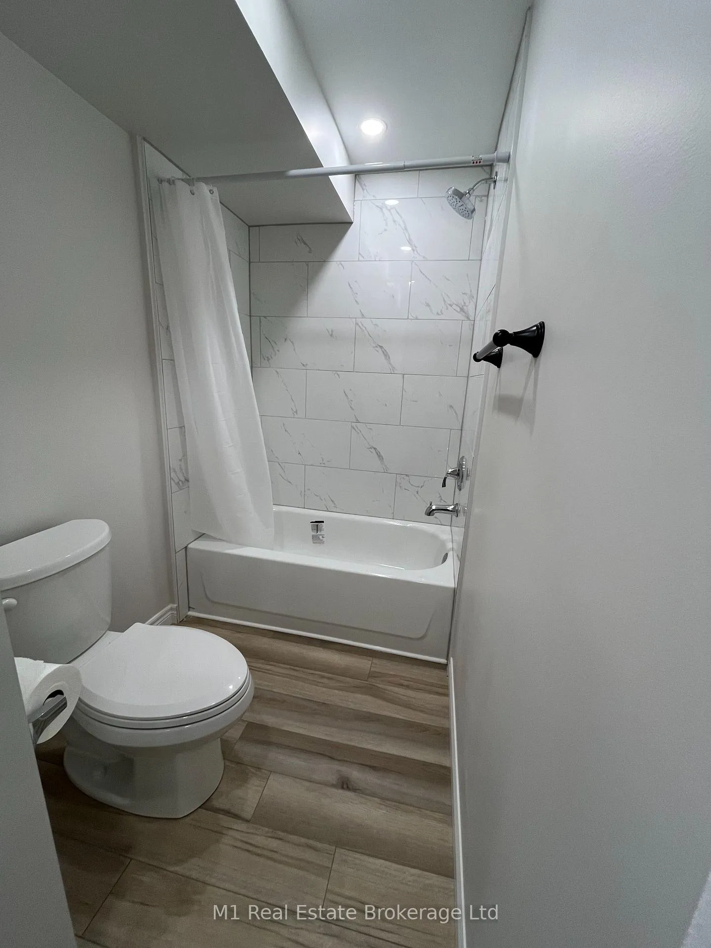Photo 8 of 353 Imperial Road S, Guelph, Willow West/Sugarbush/West Acres — HOMEH