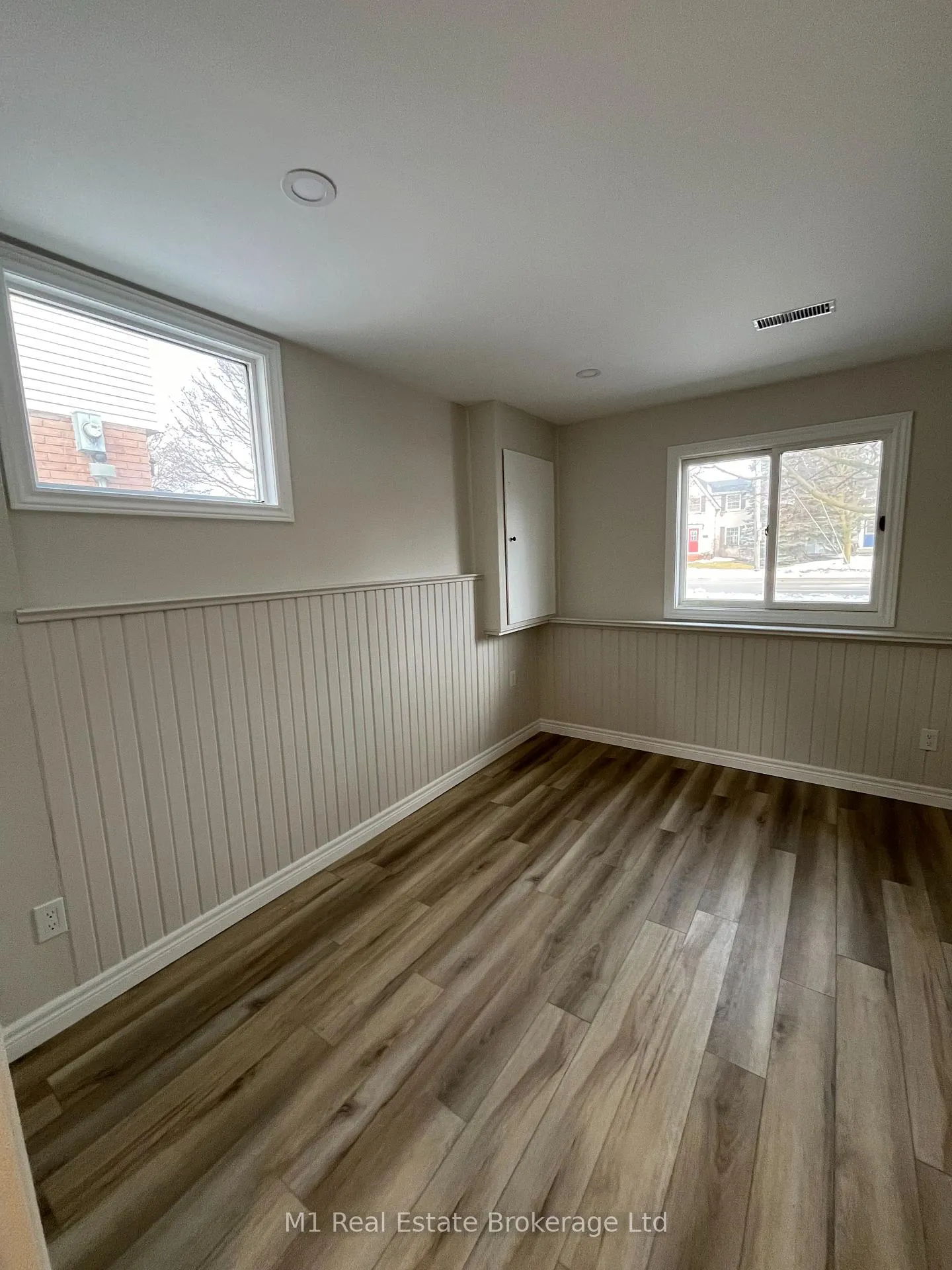 Photo 9 of 353 Imperial Road S, Guelph, Willow West/Sugarbush/West Acres — HOMEH