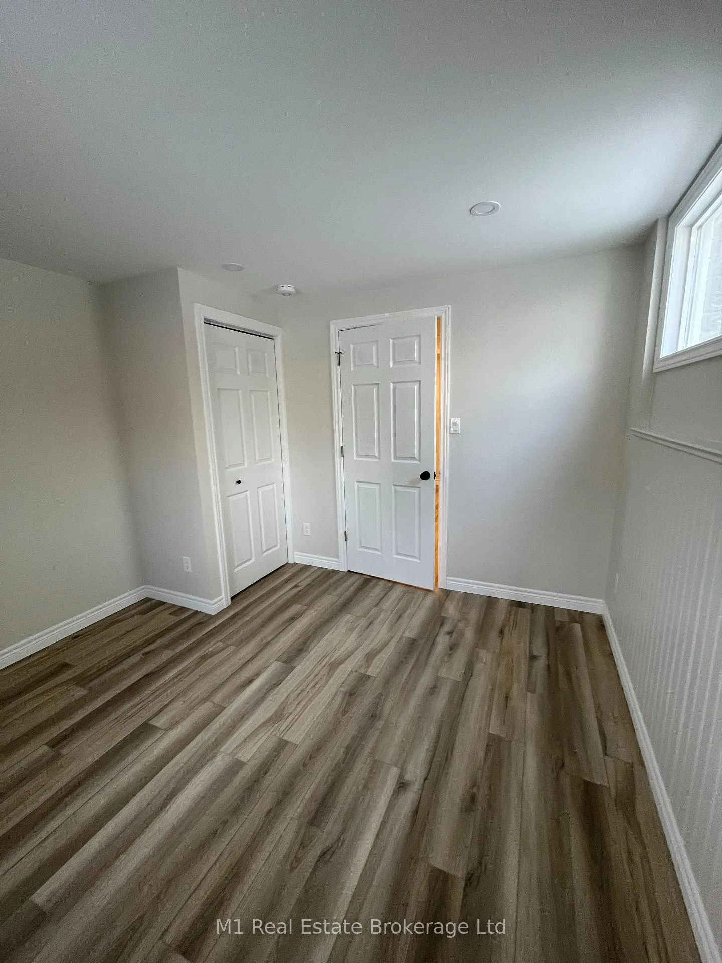 Photo 10 of 353 Imperial Road S, Guelph, Willow West/Sugarbush/West Acres — HOMEH