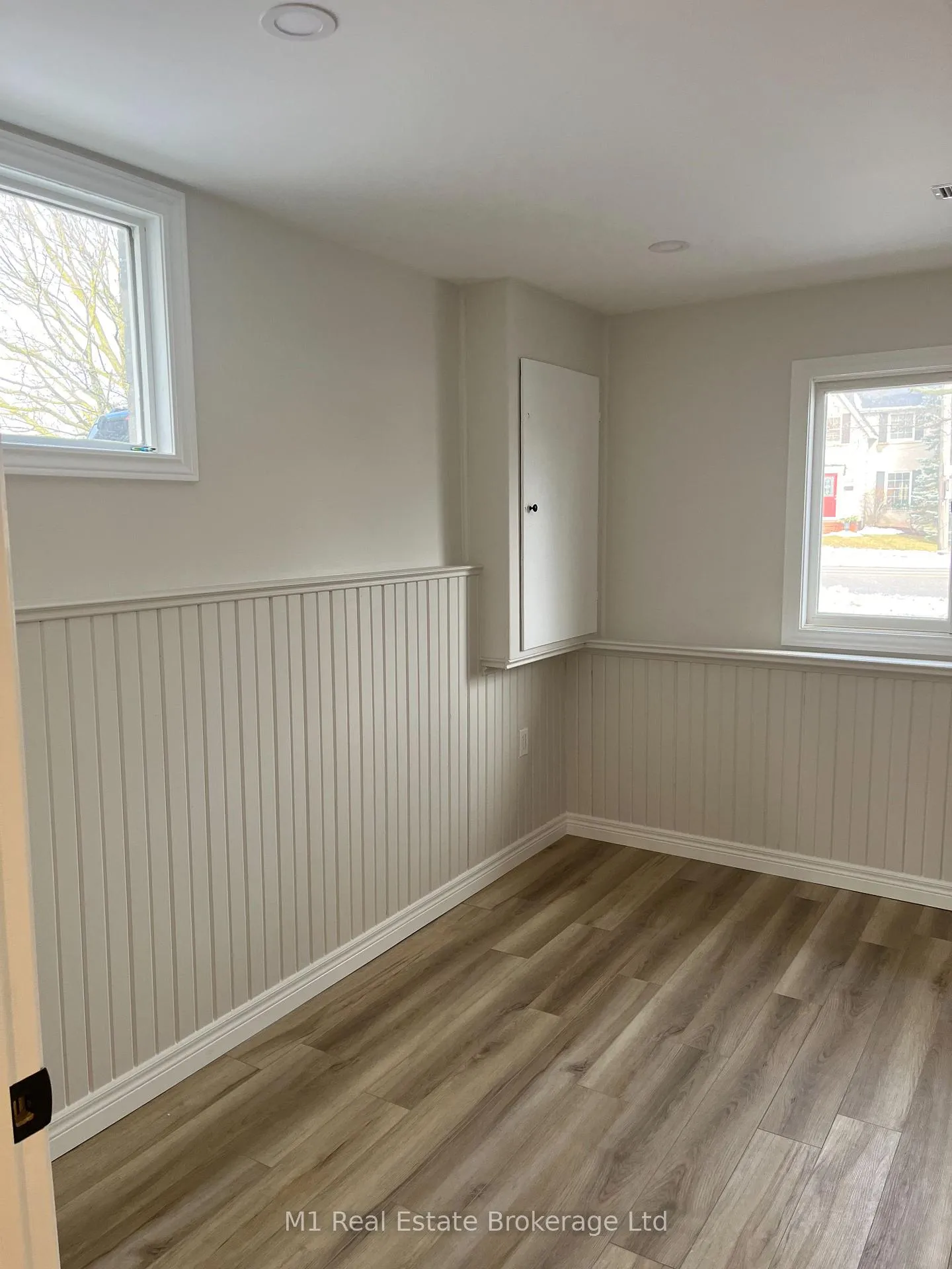 Photo 11 of 353 Imperial Road S, Guelph, Willow West/Sugarbush/West Acres — HOMEH