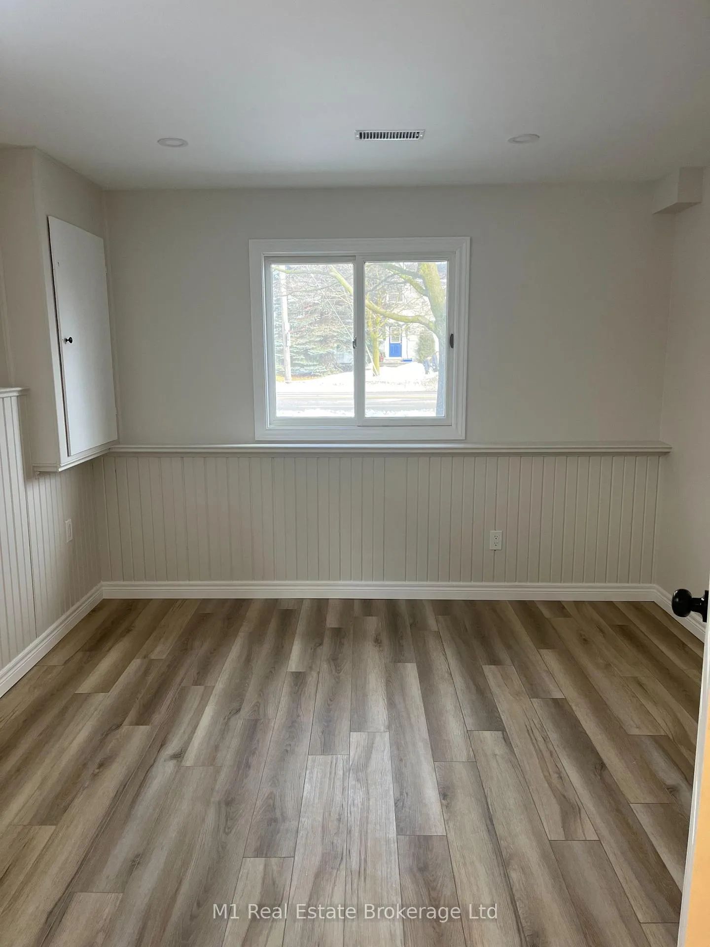 Photo 13 of 353 Imperial Road S, Guelph, Willow West/Sugarbush/West Acres — HOMEH