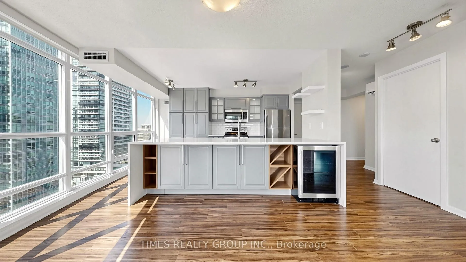 Photo 8 of Unit 1407, 185 Legion Road N, Etobicoke, Mimico — HOMEH