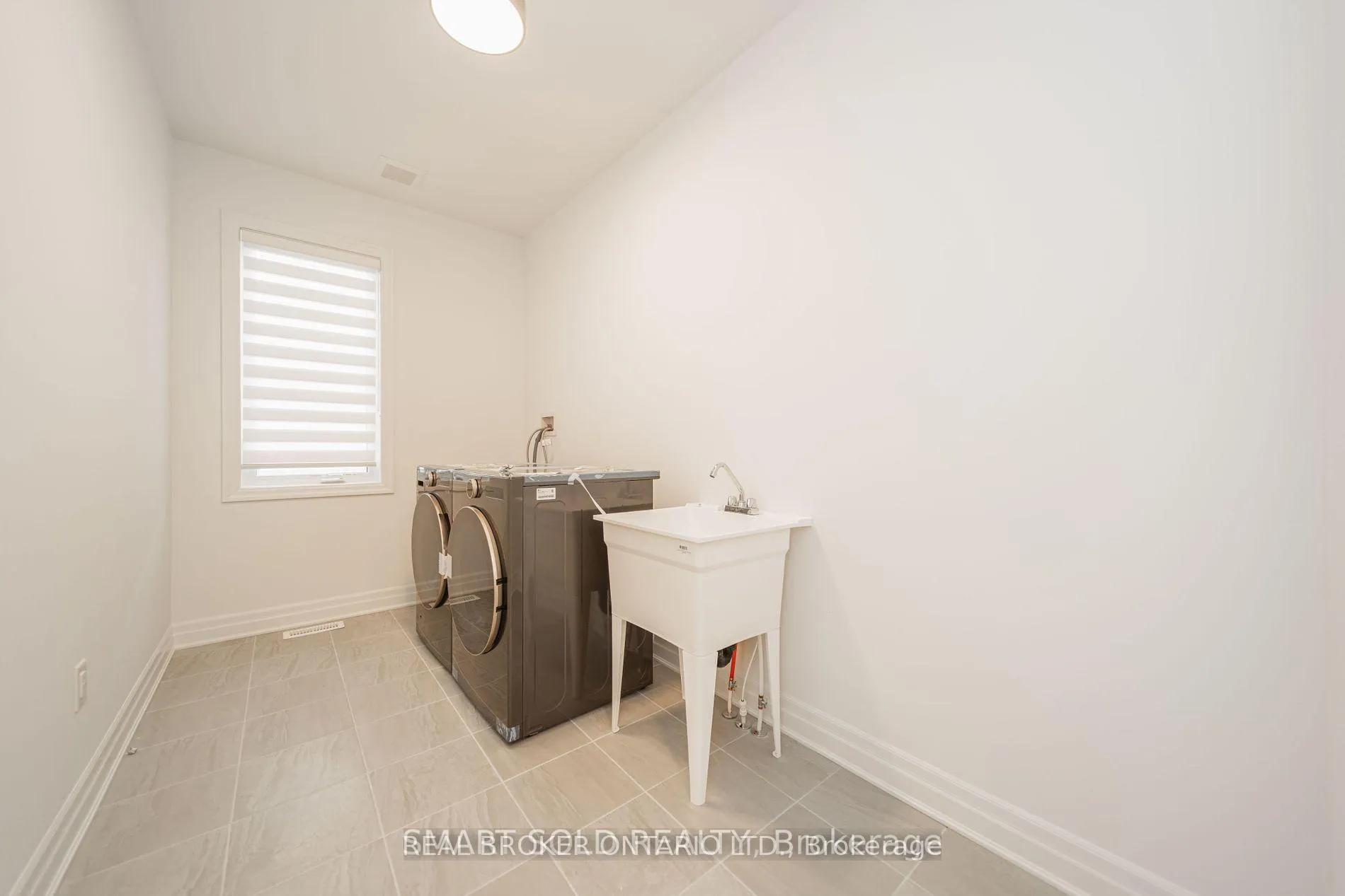 Photo 24 of 6 Azure Drive, Markham, Rural Markham — HOMEH