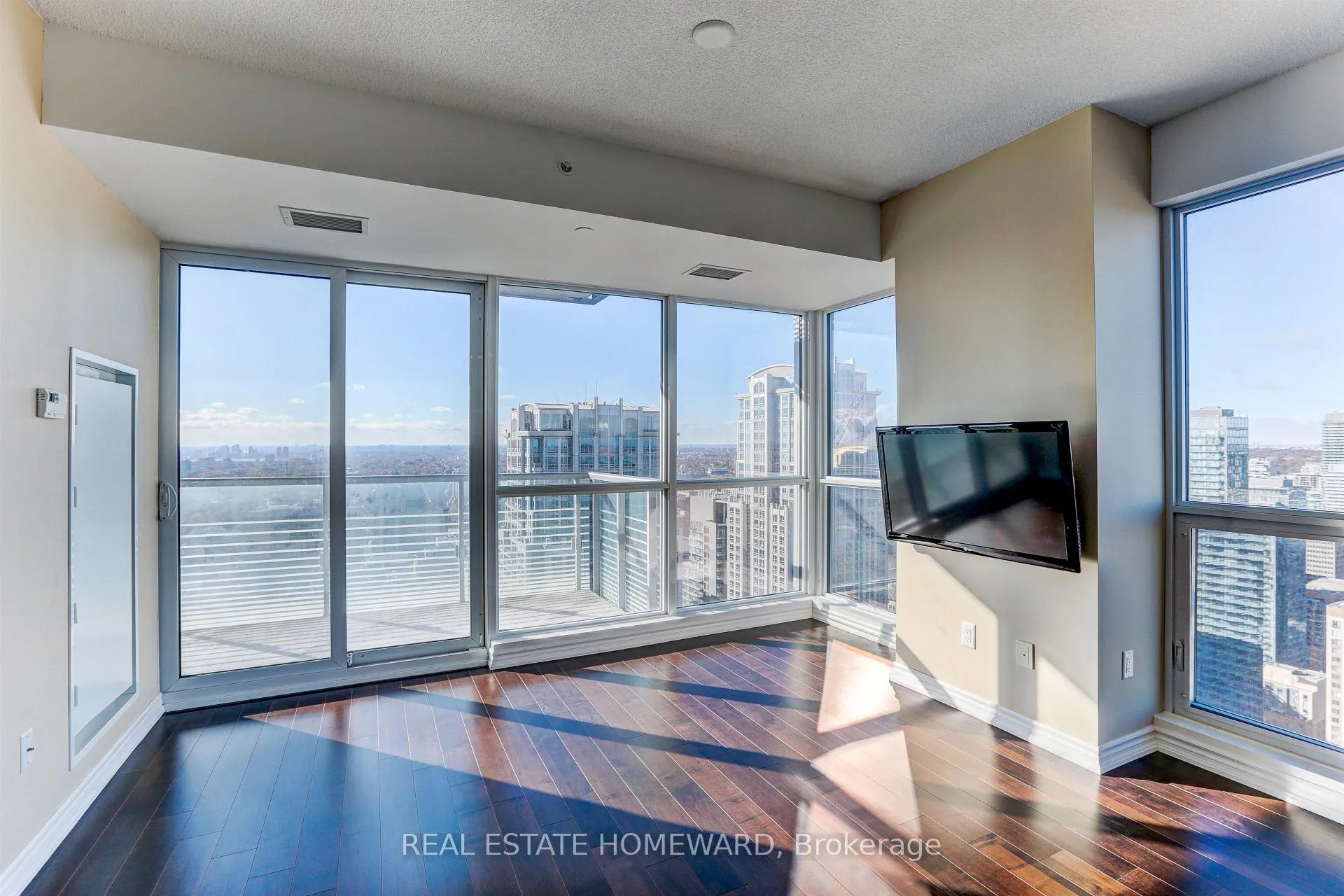 Photo 3 of Unit 4315, 386 Yonge Street, Toronto, Bay Street Corridor — HOMEH
