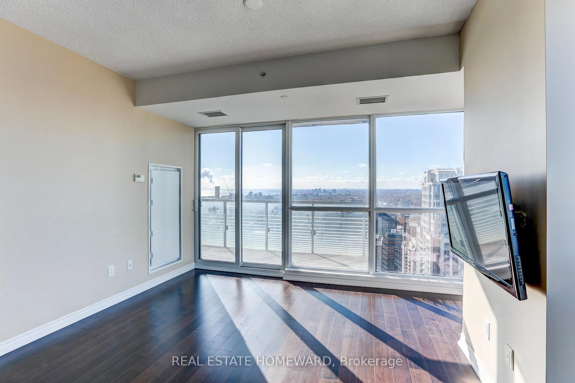 Photo 4 of Unit 4315, 386 Yonge Street, Toronto, Bay Street Corridor — HOMEH