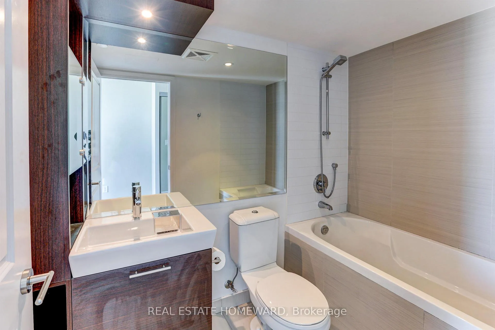Photo 8 of Unit 4315, 386 Yonge Street, Toronto, Bay Street Corridor — HOMEH