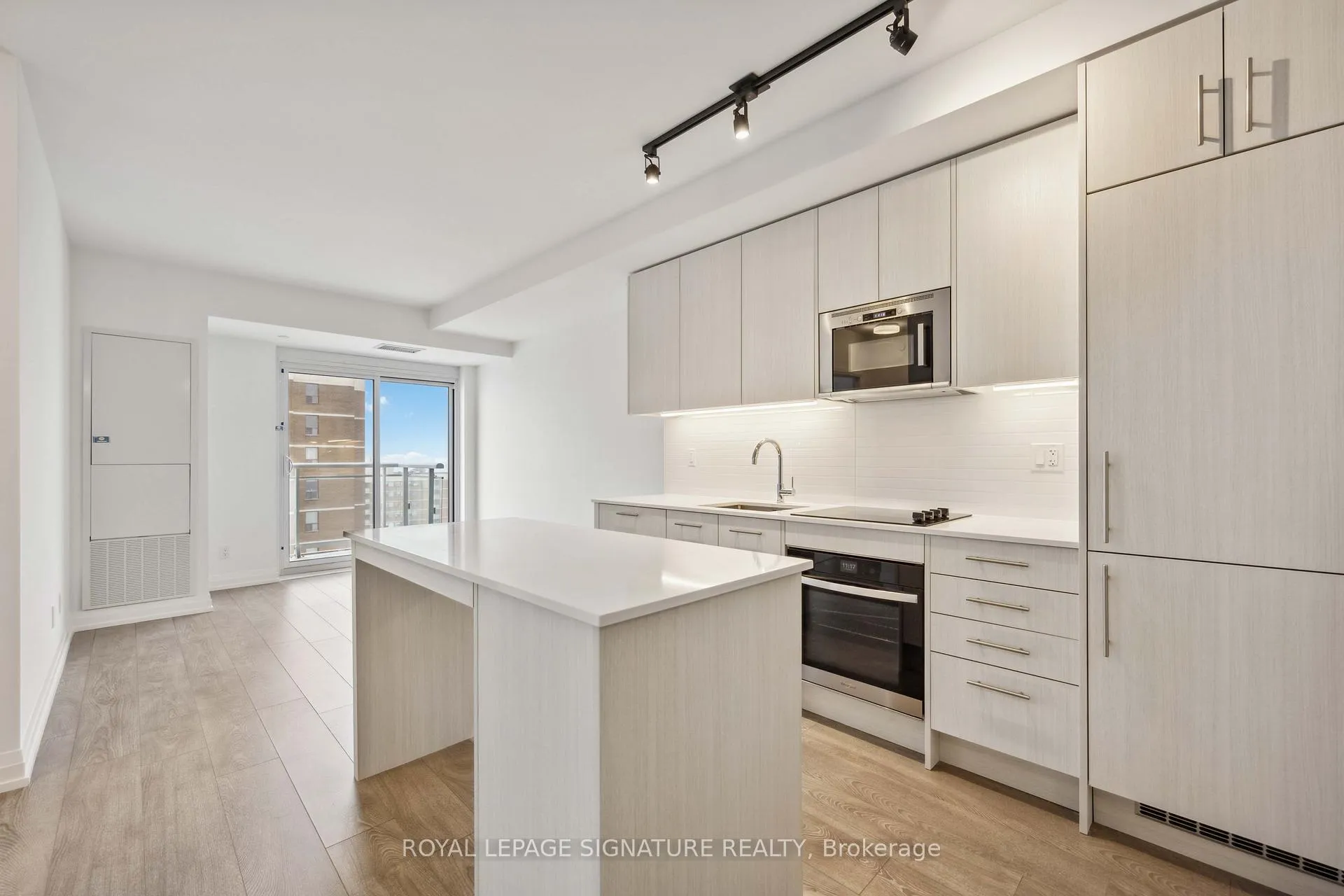 Photo 8 of Unit 2405, 286 Main Street, Toronto, East End-Danforth — HOMEH