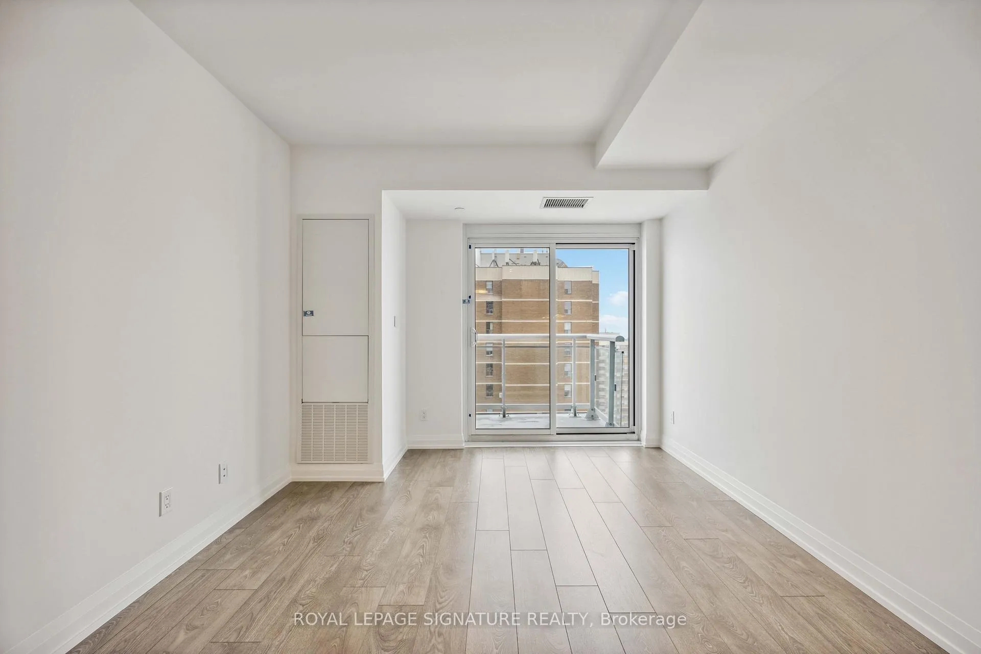 Photo 10 of Unit 2405, 286 Main Street, Toronto, East End-Danforth — HOMEH
