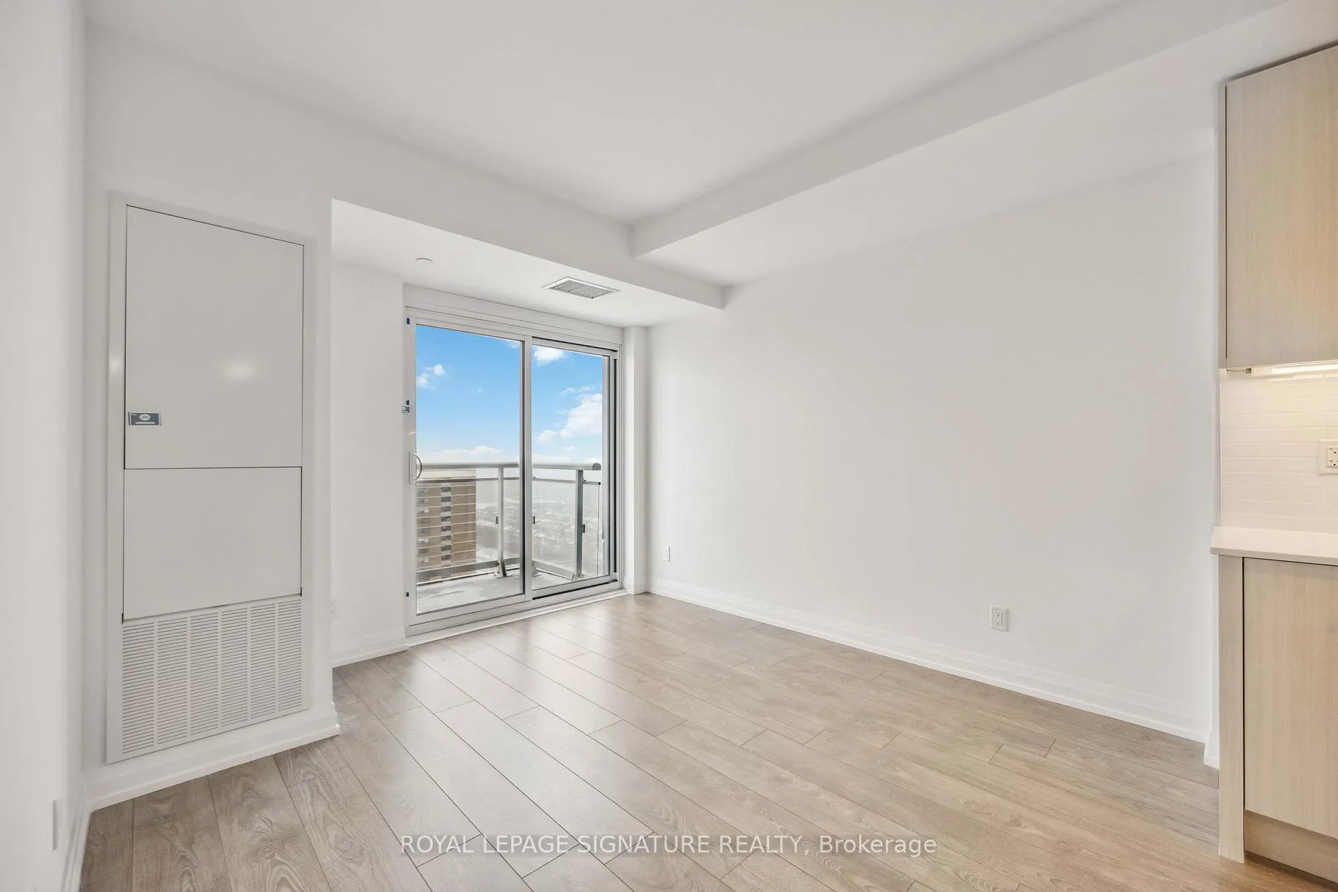 Photo 11 of Unit 2405, 286 Main Street, Toronto, East End-Danforth — HOMEH