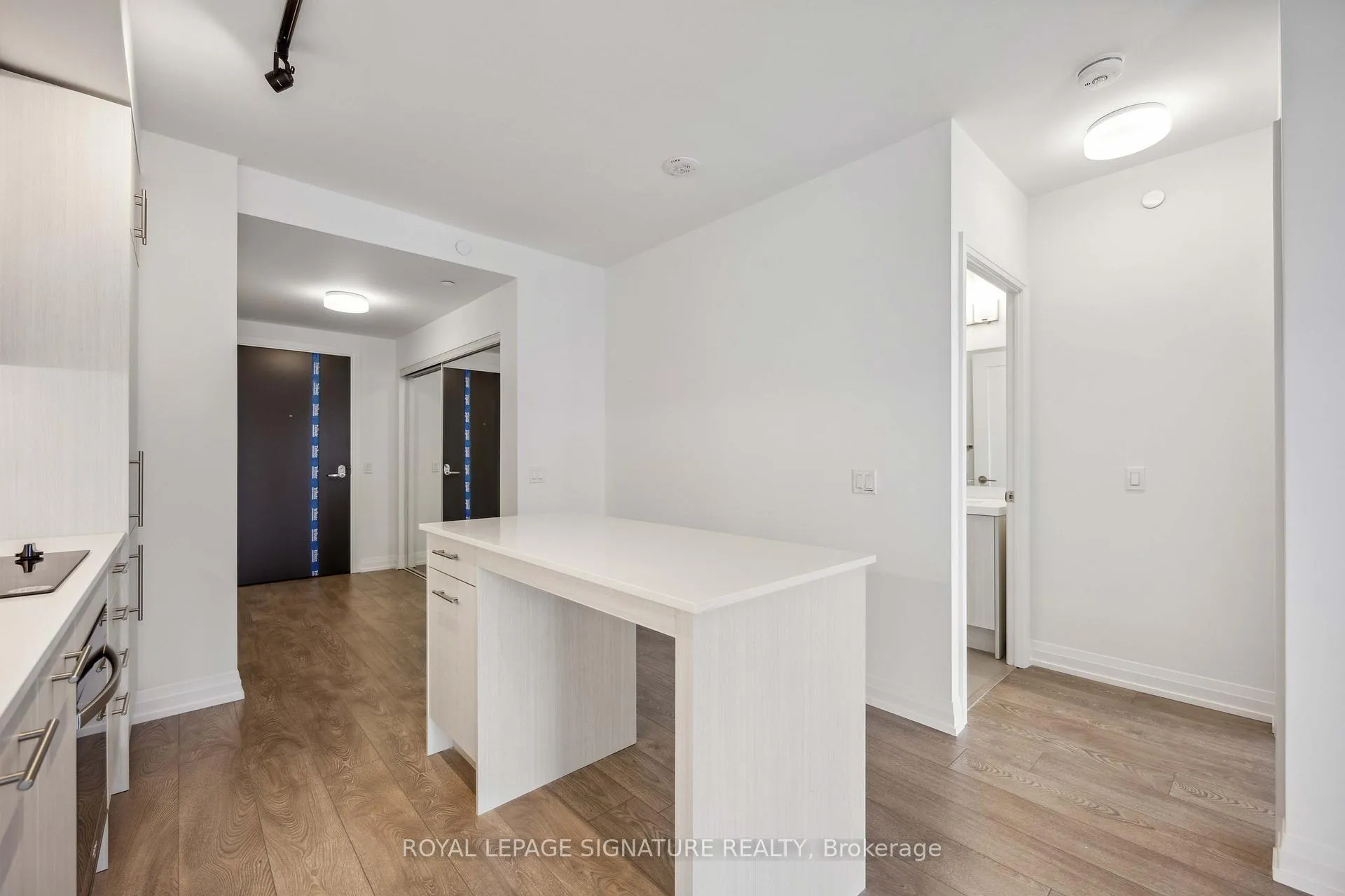 Photo 15 of Unit 2405, 286 Main Street, Toronto, East End-Danforth — HOMEH