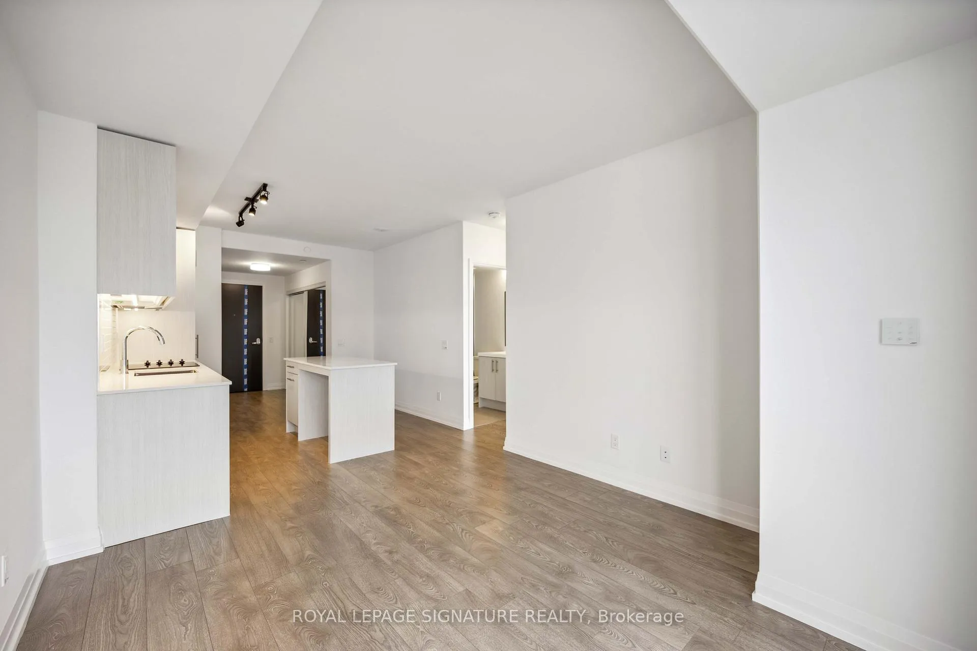 Photo 17 of Unit 2405, 286 Main Street, Toronto, East End-Danforth — HOMEH