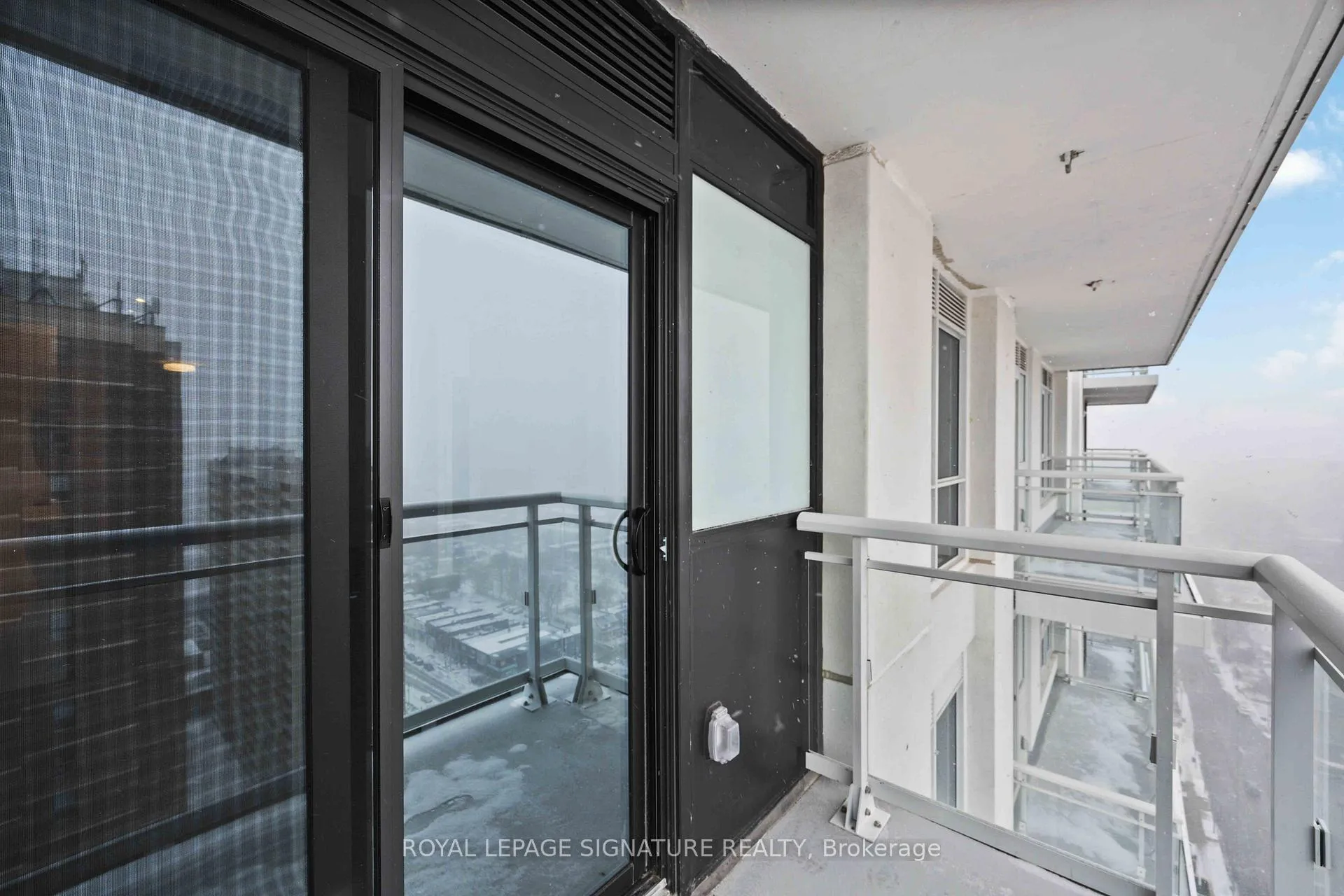 Photo 37 of Unit 2405, 286 Main Street, Toronto, East End-Danforth — HOMEH