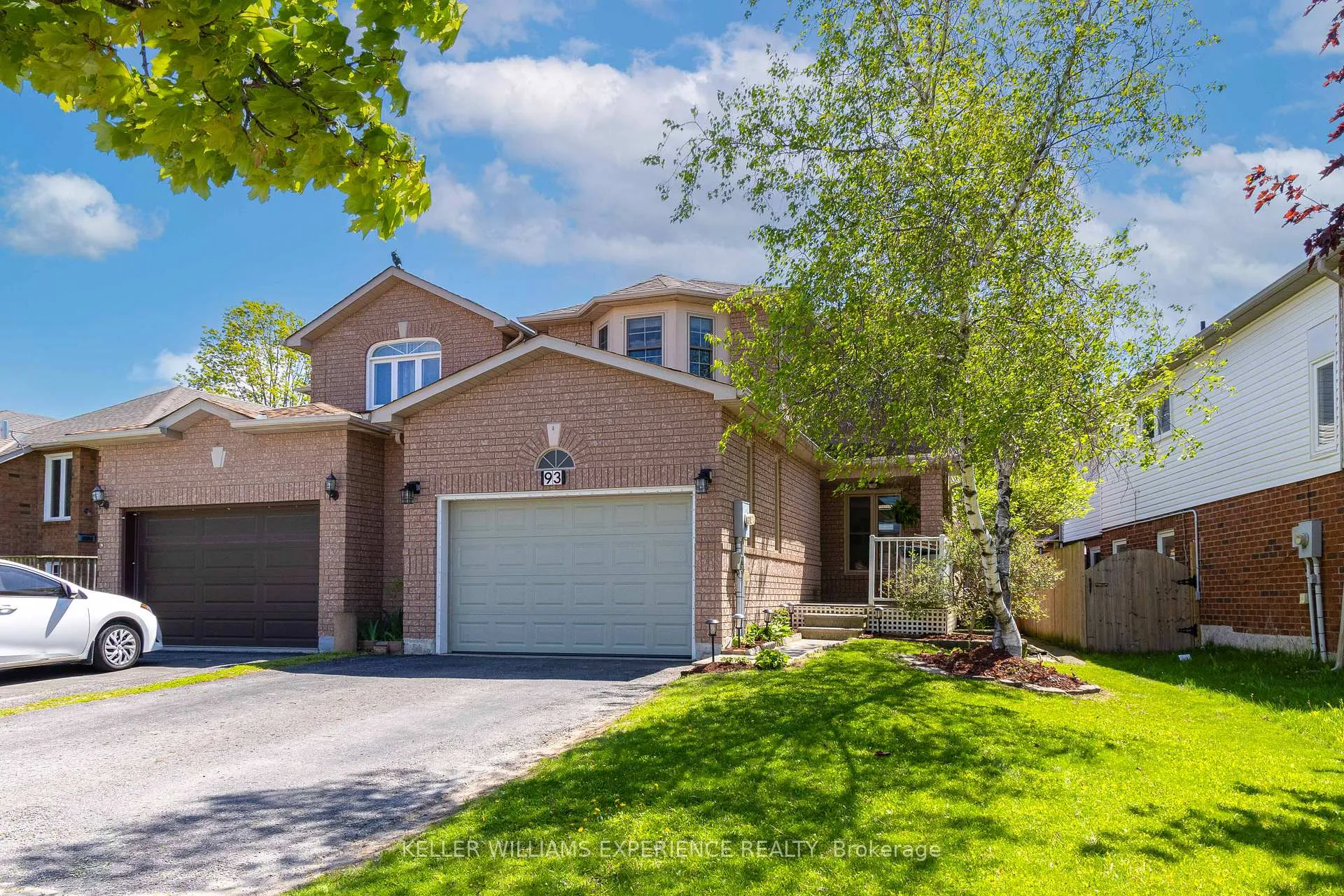 Photo 2 of 93 Athabaska Road, Barrie, Holly — HOMEH