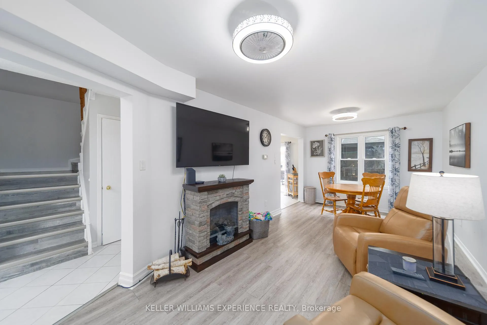 Photo 4 of 93 Athabaska Road, Barrie, Holly — HOMEH