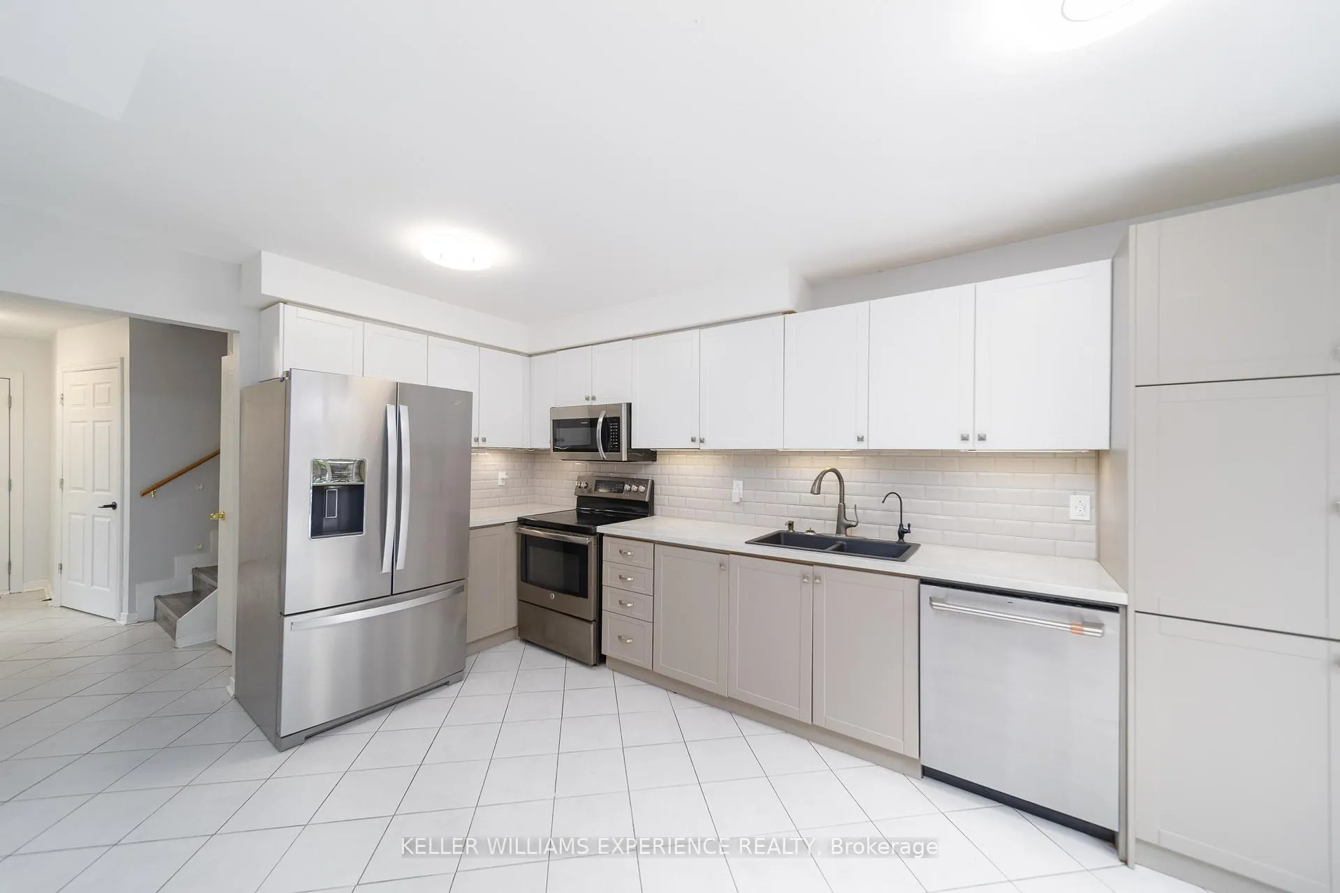 Photo 7 of 93 Athabaska Road, Barrie, Holly — HOMEH