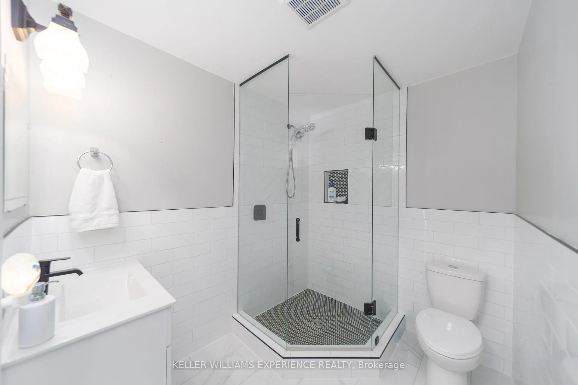 Photo 9 of 93 Athabaska Road, Barrie, Holly — HOMEH