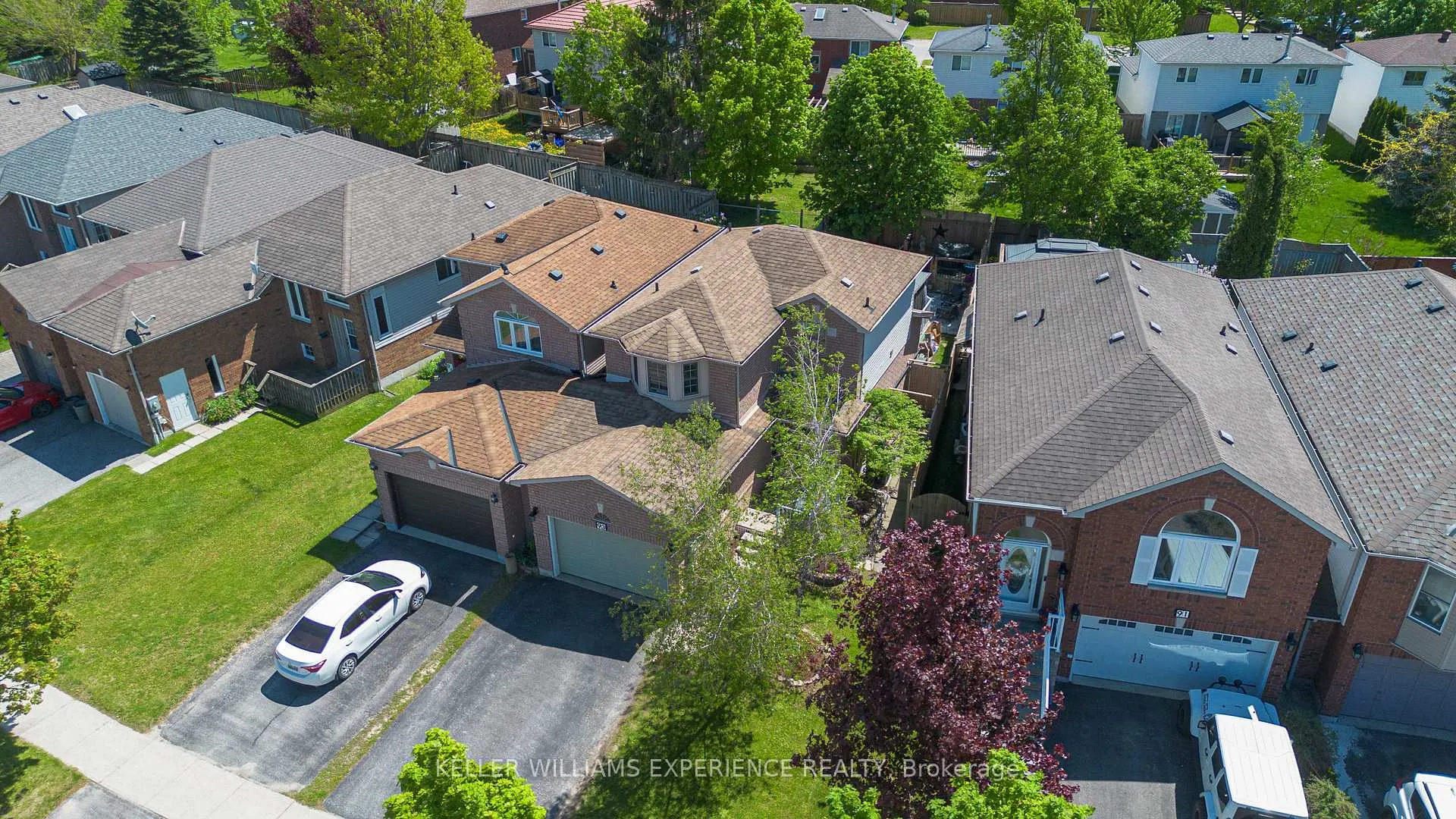 Photo 34 of 93 Athabaska Road, Barrie, Holly — HOMEH