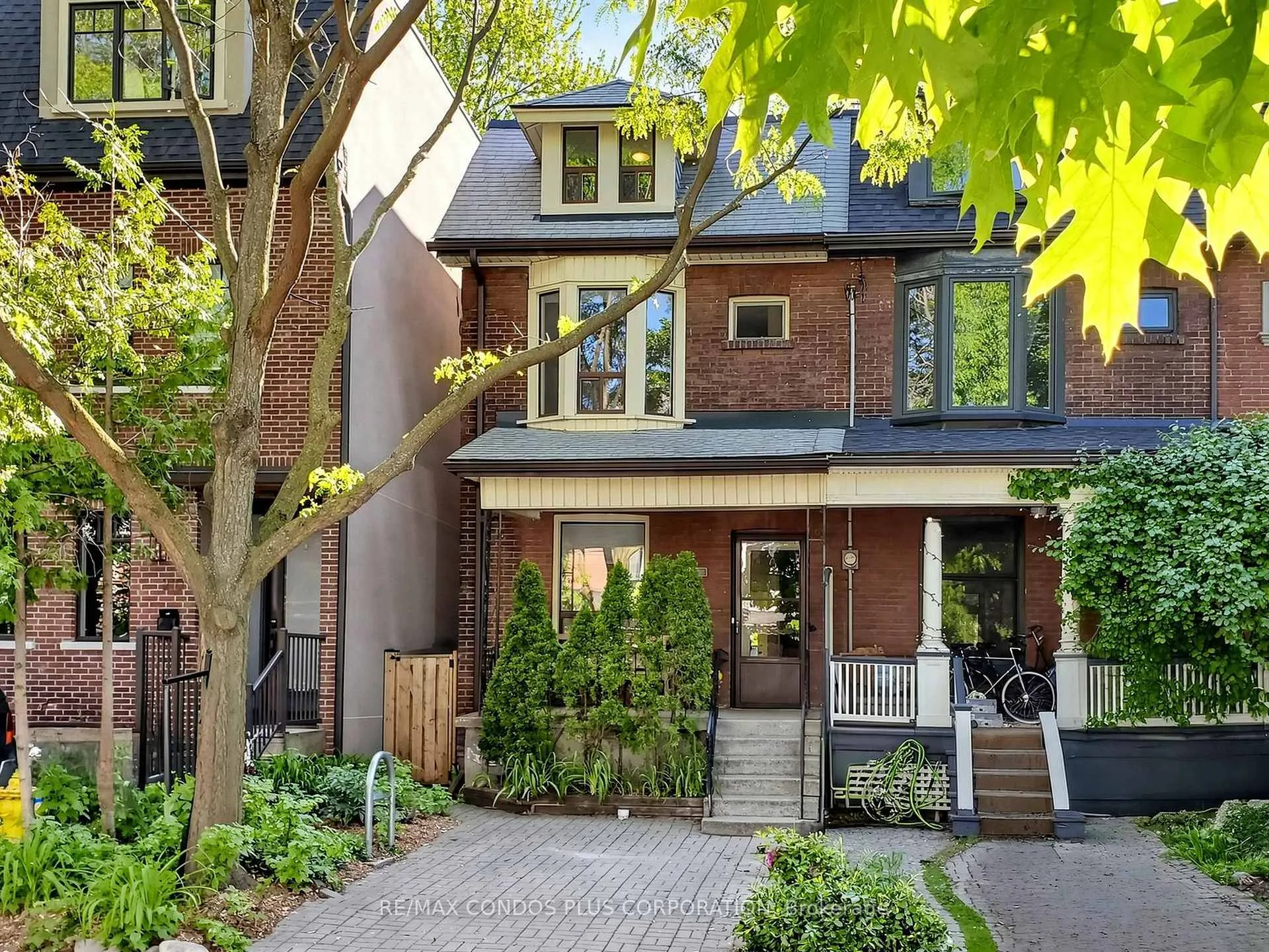 Photo 2 of 212 Albany Avenue, Toronto, The Annex — HOMEH