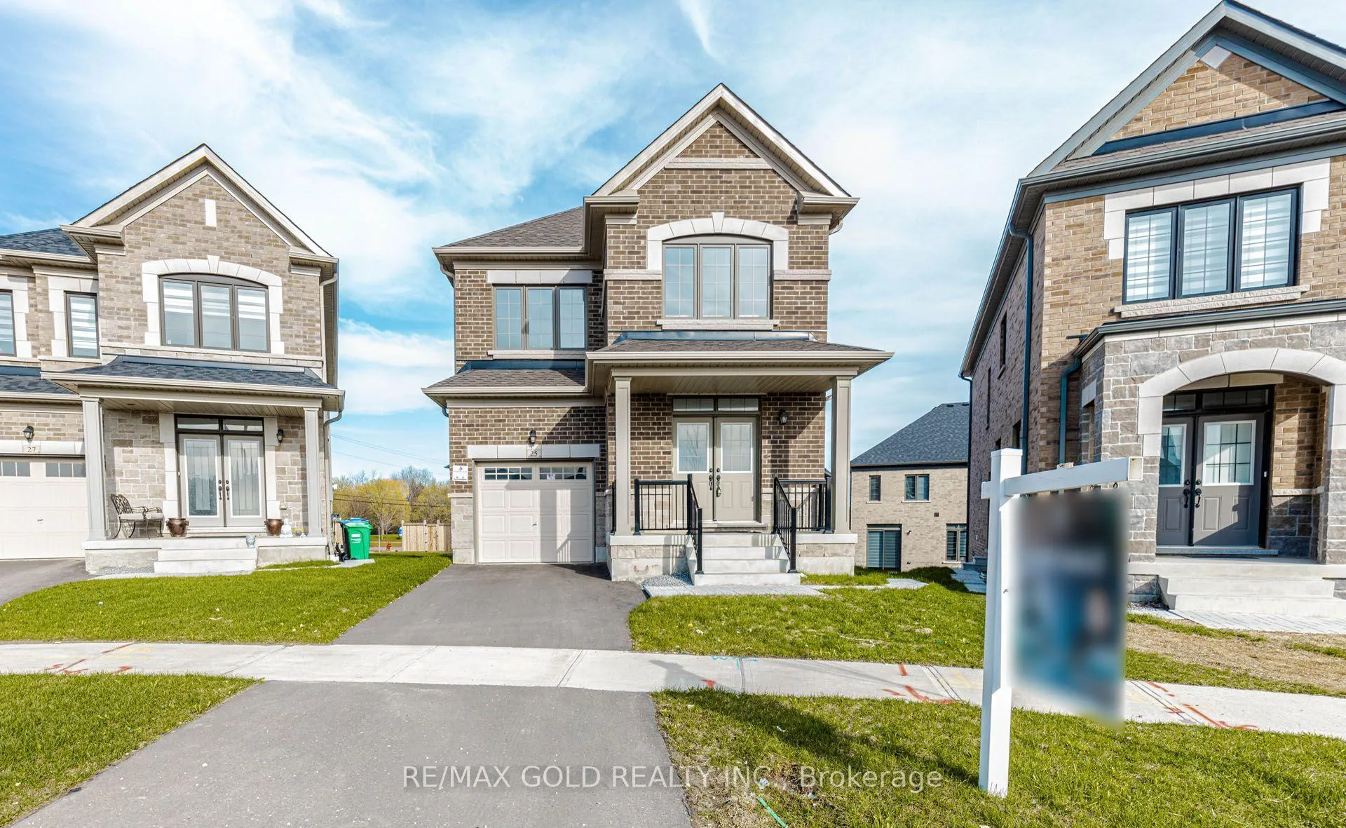 Photo 1 of 25 Sapwood Crescent, Brampton, Snelgrove — HOMEH