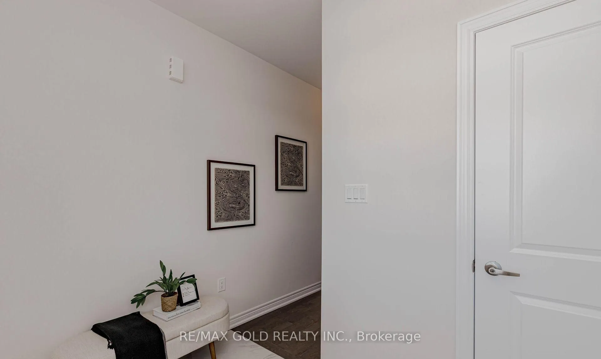 Photo 3 of 25 Sapwood Crescent, Brampton, Snelgrove — HOMEH
