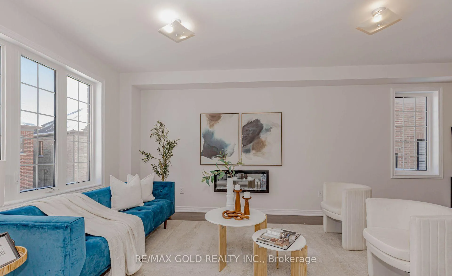 Photo 12 of 25 Sapwood Crescent, Brampton, Snelgrove — HOMEH