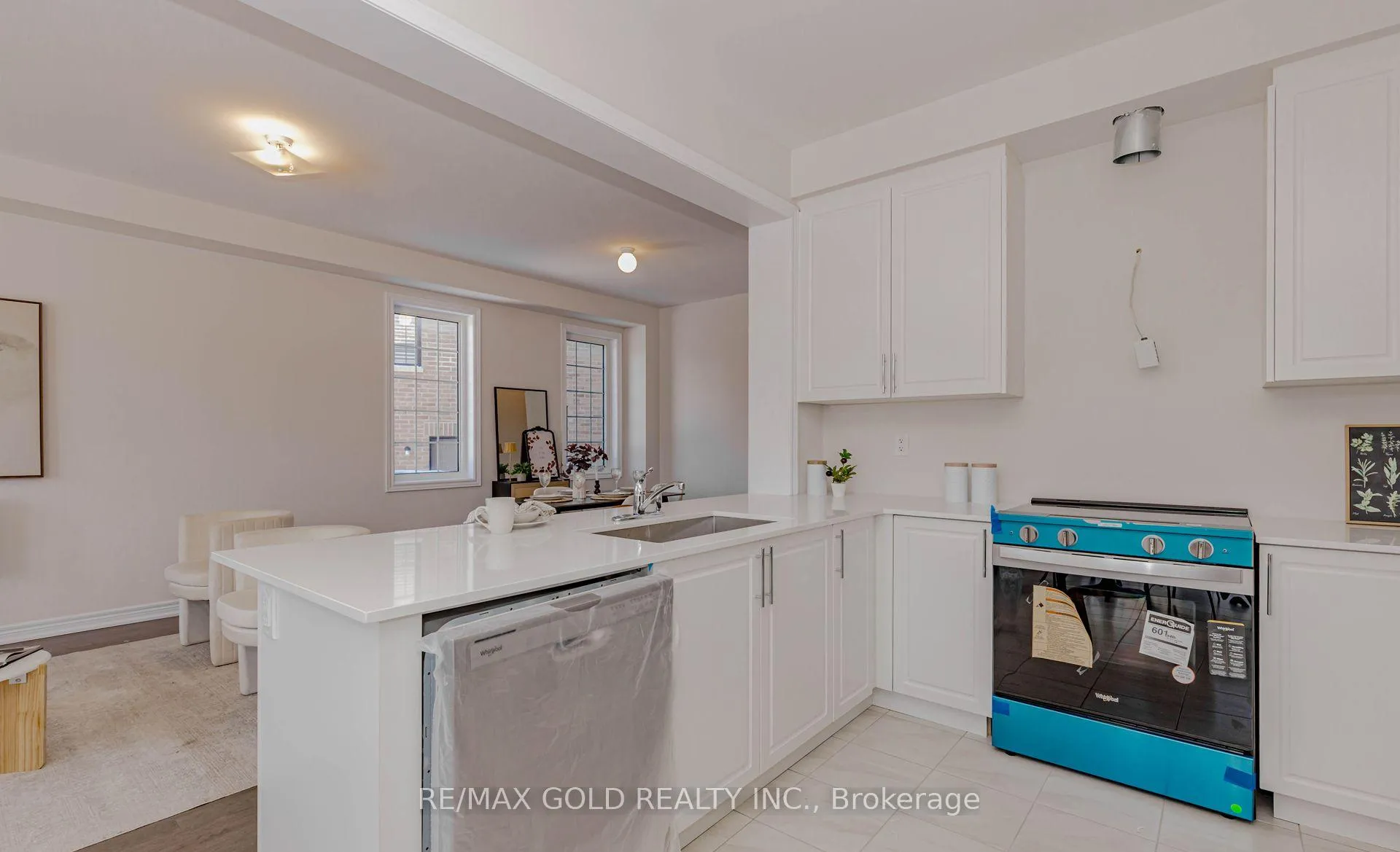 Photo 17 of 25 Sapwood Crescent, Brampton, Snelgrove — HOMEH