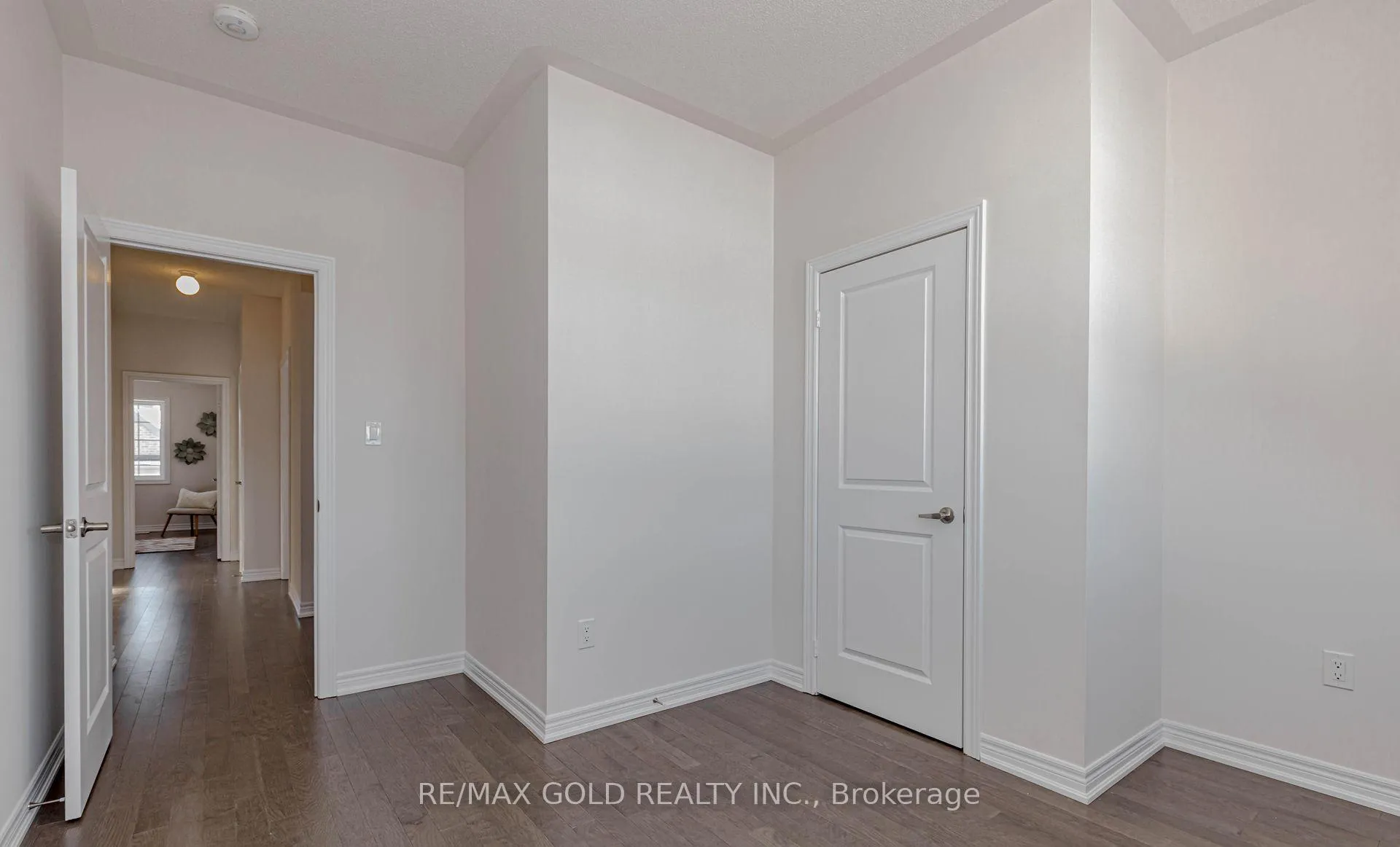 Photo 32 of 25 Sapwood Crescent, Brampton, Snelgrove — HOMEH