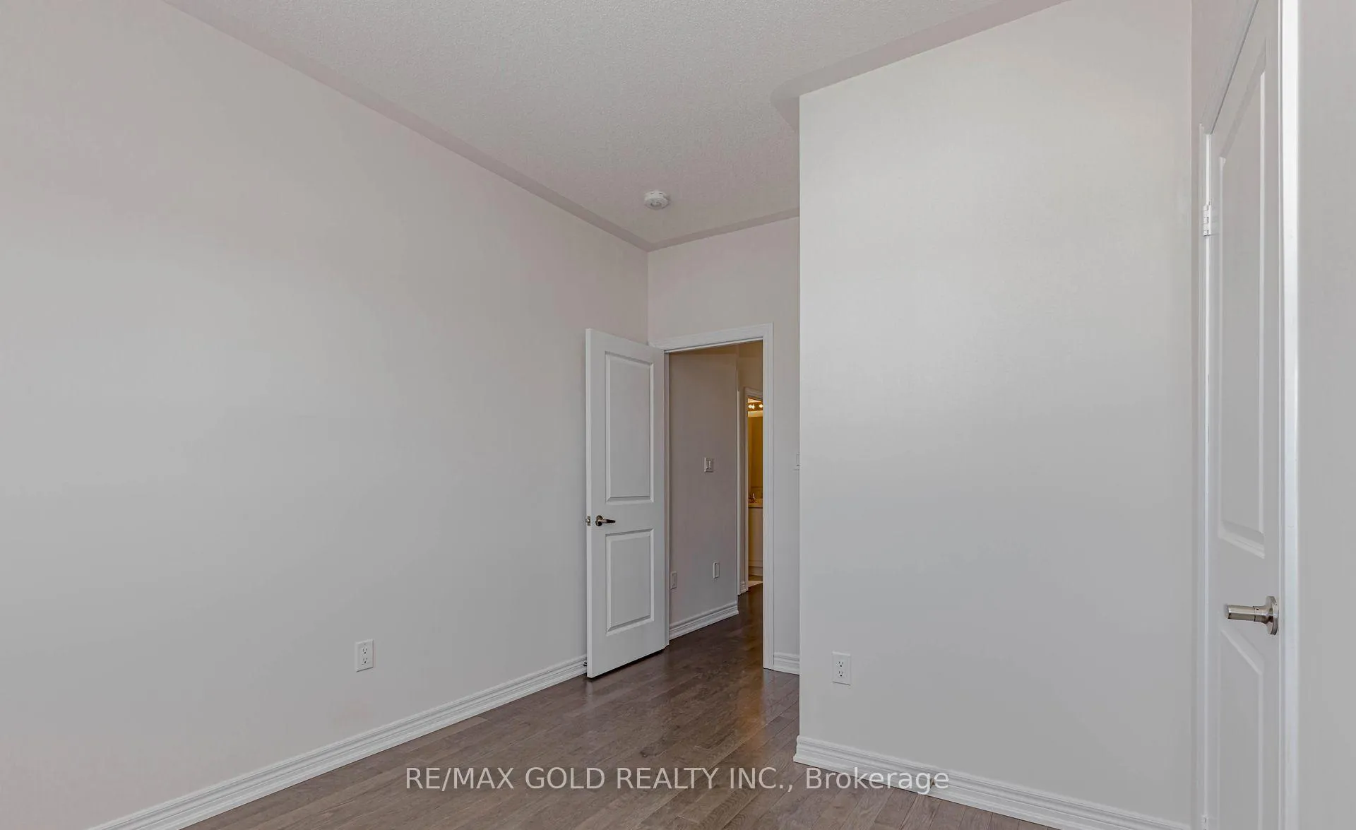 Photo 33 of 25 Sapwood Crescent, Brampton, Snelgrove — HOMEH