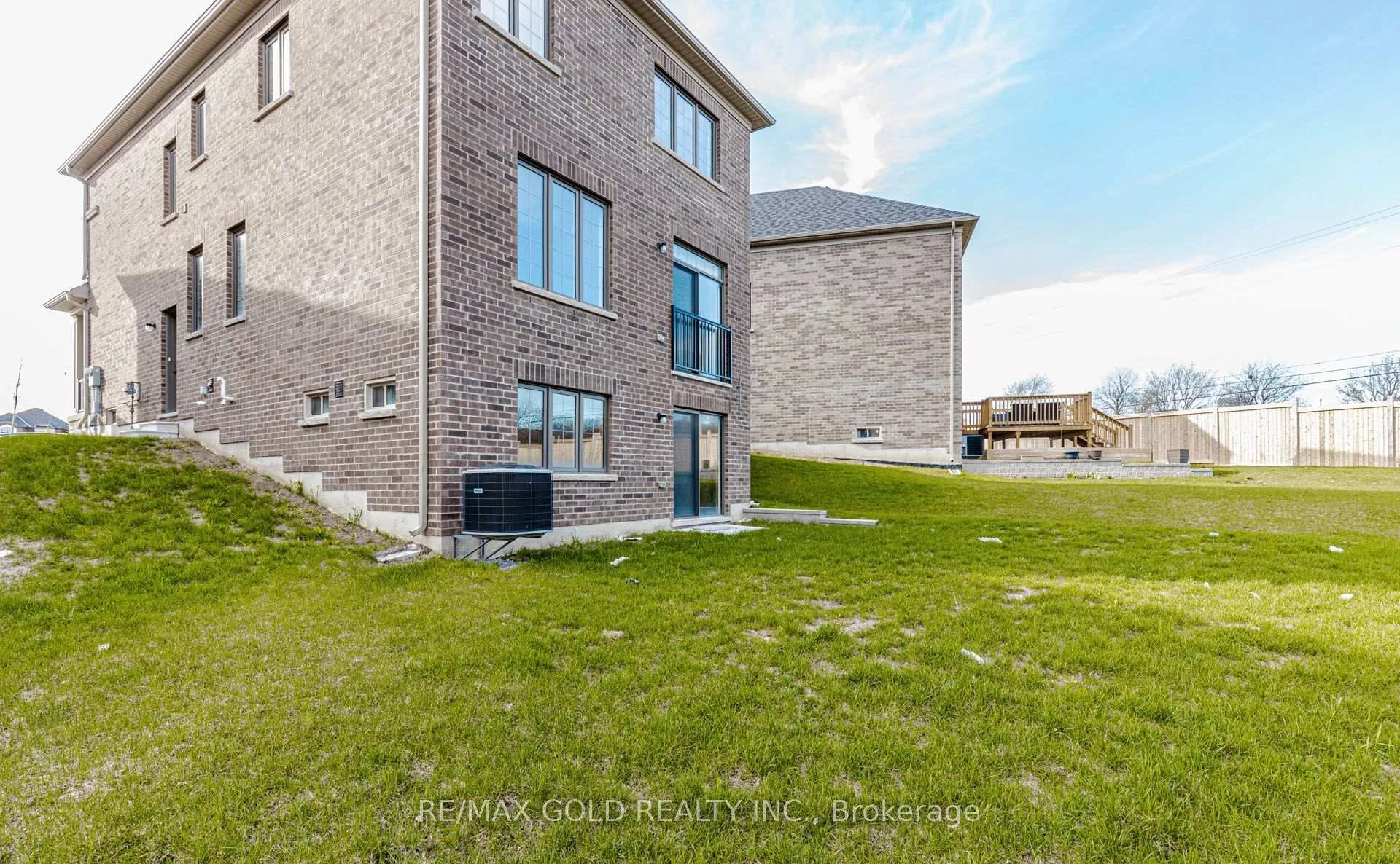 Photo 39 of 25 Sapwood Crescent, Brampton, Snelgrove — HOMEH