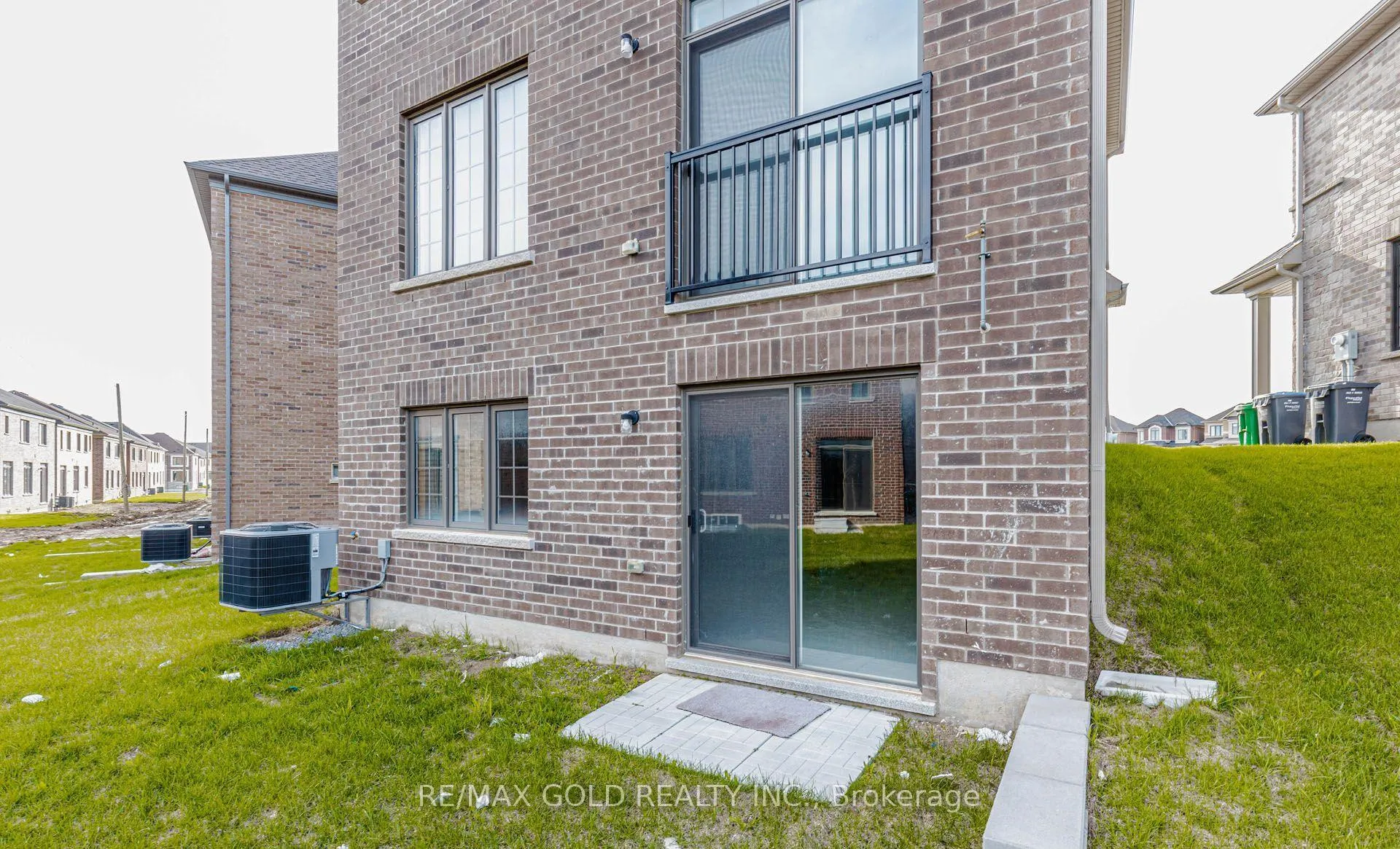 Photo 40 of 25 Sapwood Crescent, Brampton, Snelgrove — HOMEH