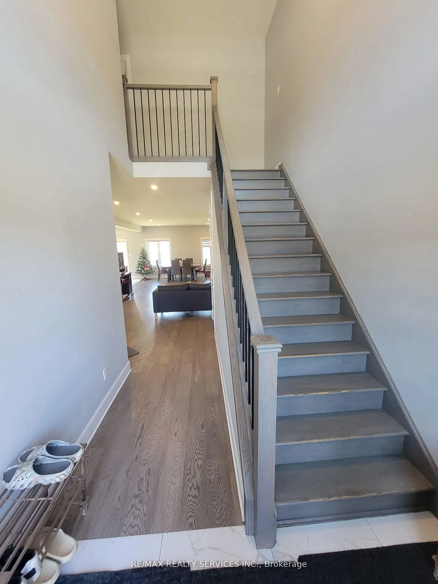 Photo 2 of 1573 Dylan Street, London, East D — HOMEH