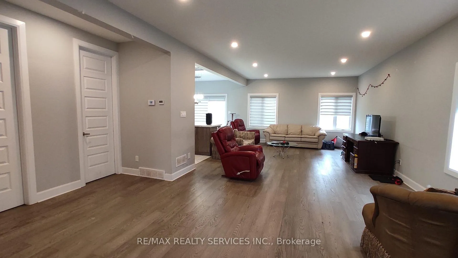 Photo 3 of 1573 Dylan Street, London, East D — HOMEH