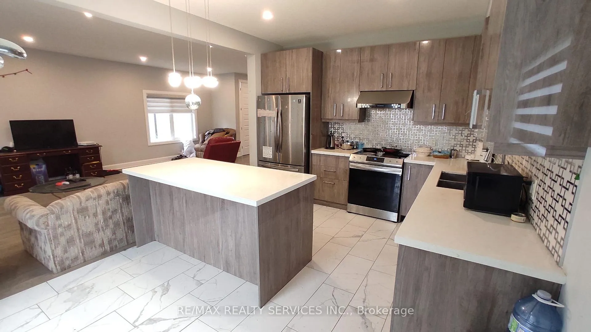 Photo 5 of 1573 Dylan Street, London, East D — HOMEH