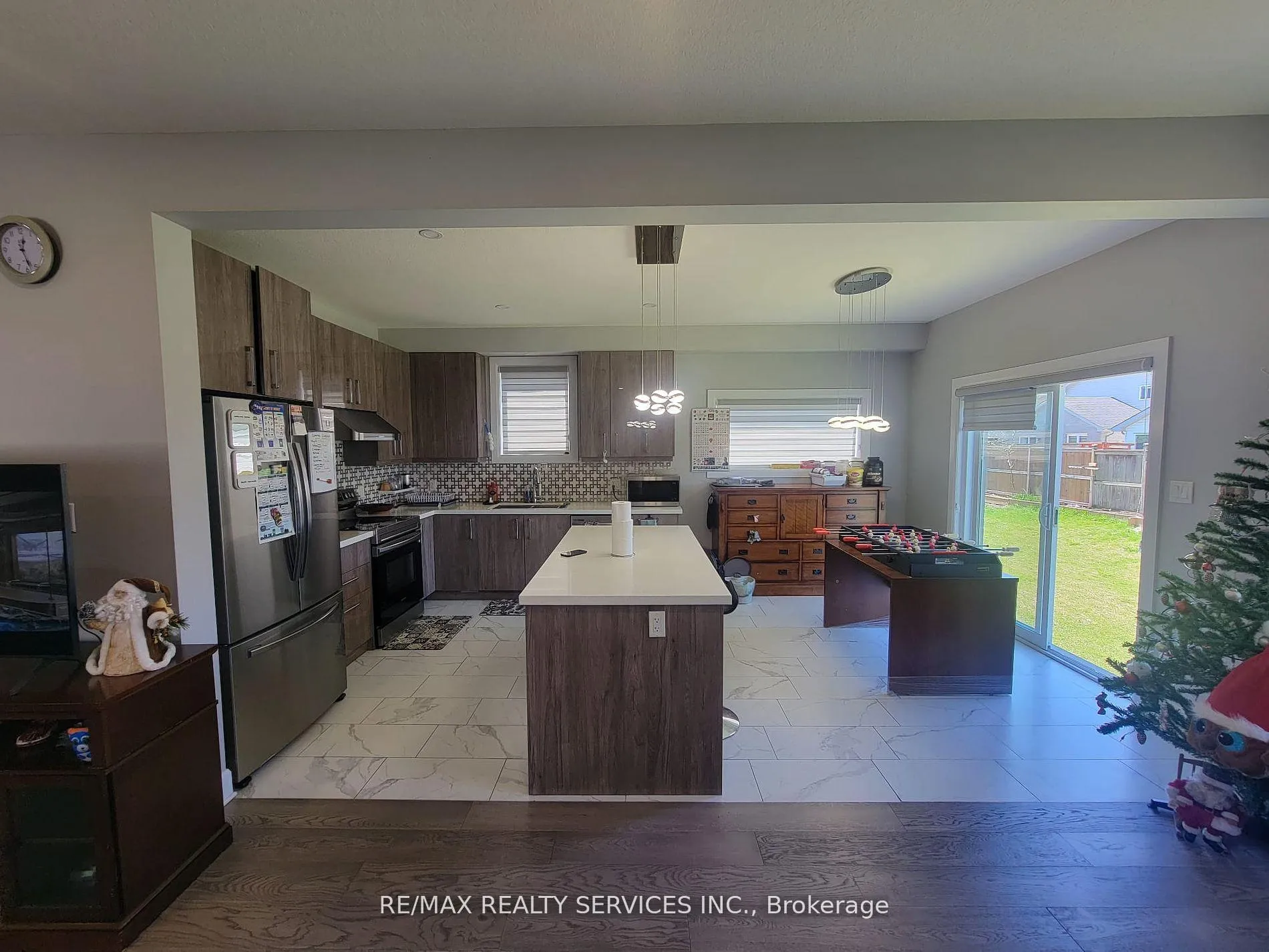Photo 25 of 1573 Dylan Street, London, East D — HOMEH