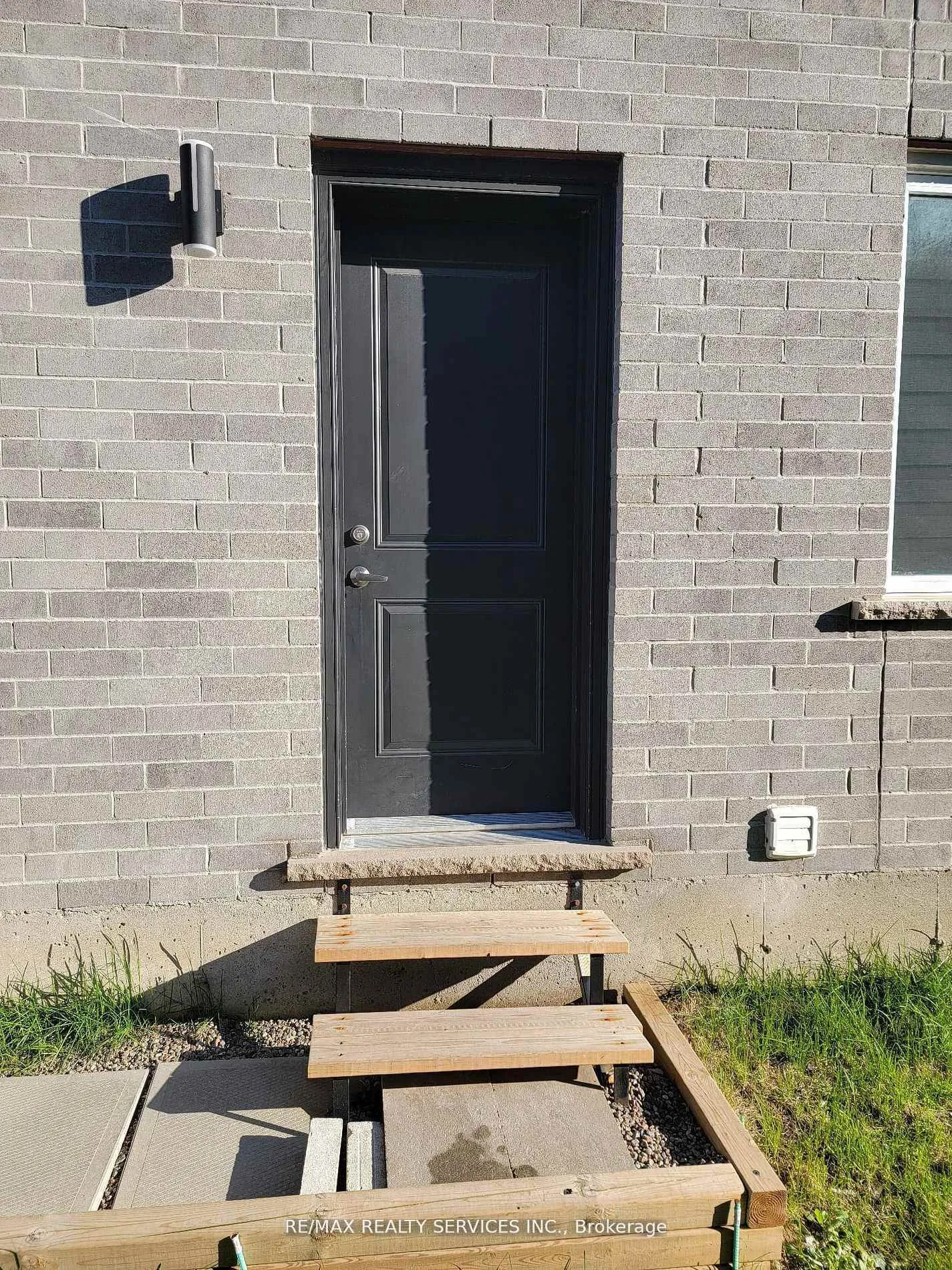 Photo 18 of 1573 Dylan Street, London, East D — HOMEH