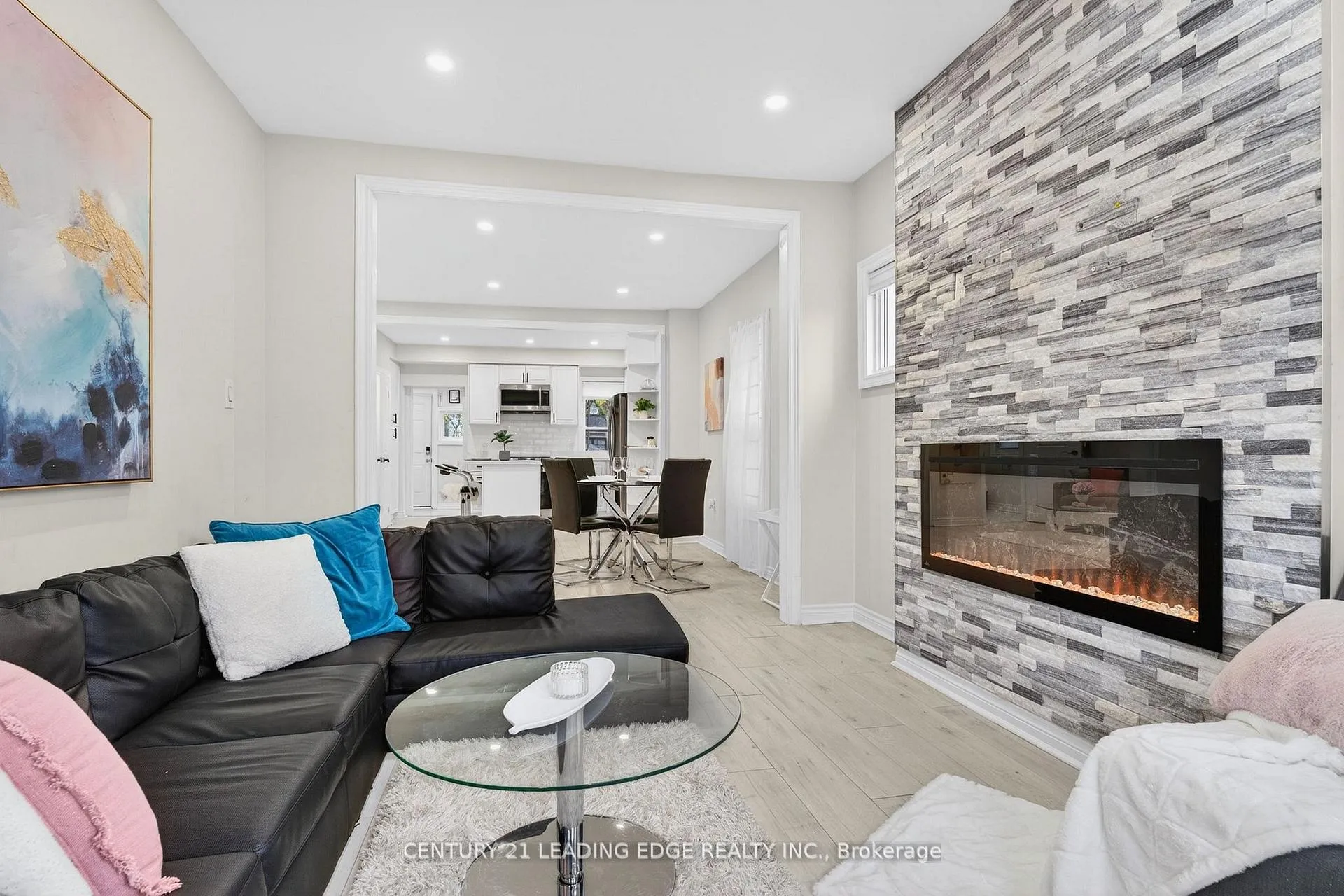 Photo 19 of 90 Park Road S, Oshawa, Vanier — HOMEH