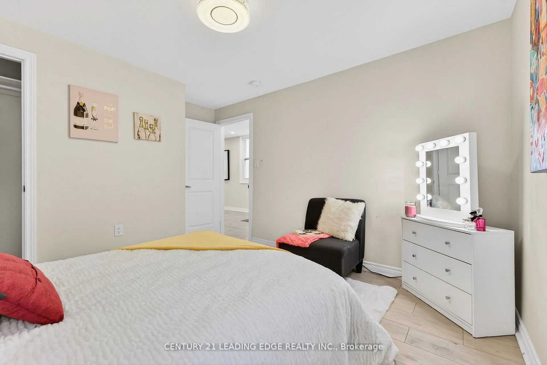 Photo 32 of 90 Park Road S, Oshawa, Vanier — HOMEH