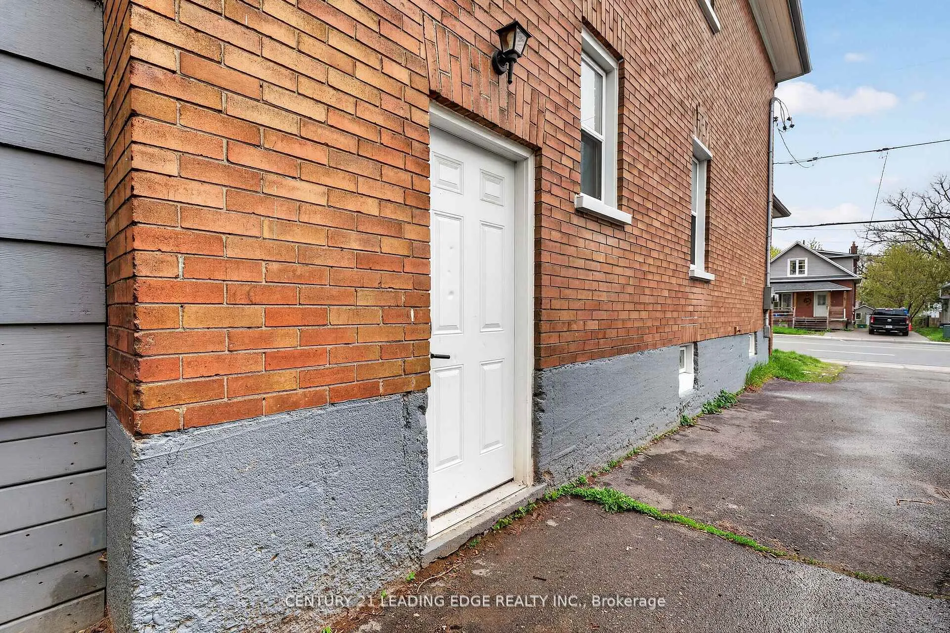 Photo 36 of 90 Park Road S, Oshawa, Vanier — HOMEH