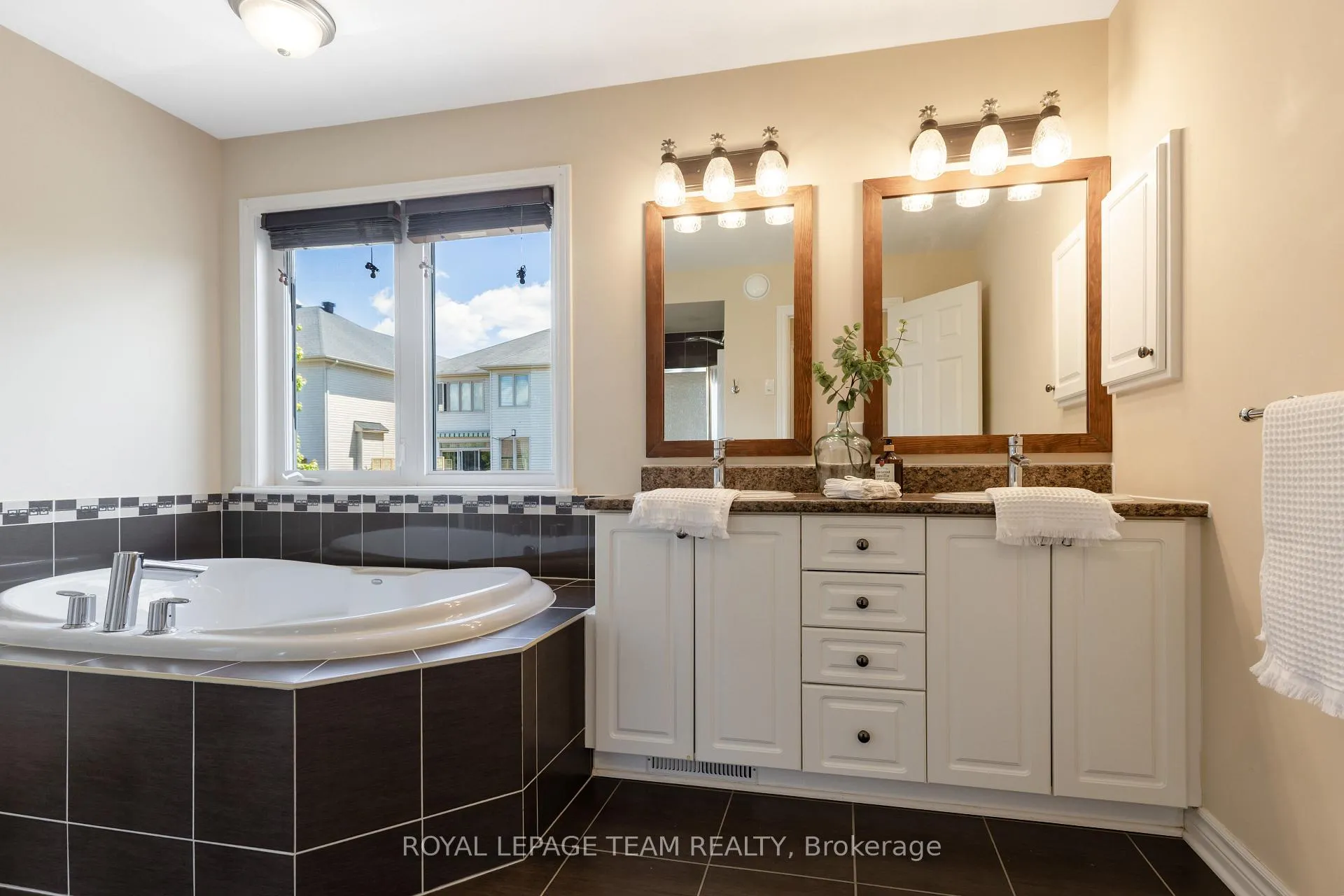 Photo 27 of 104 Panisset Avenue, Ottawa, Kanata - Kanata Lakes/Heritage Hills — HOMEH