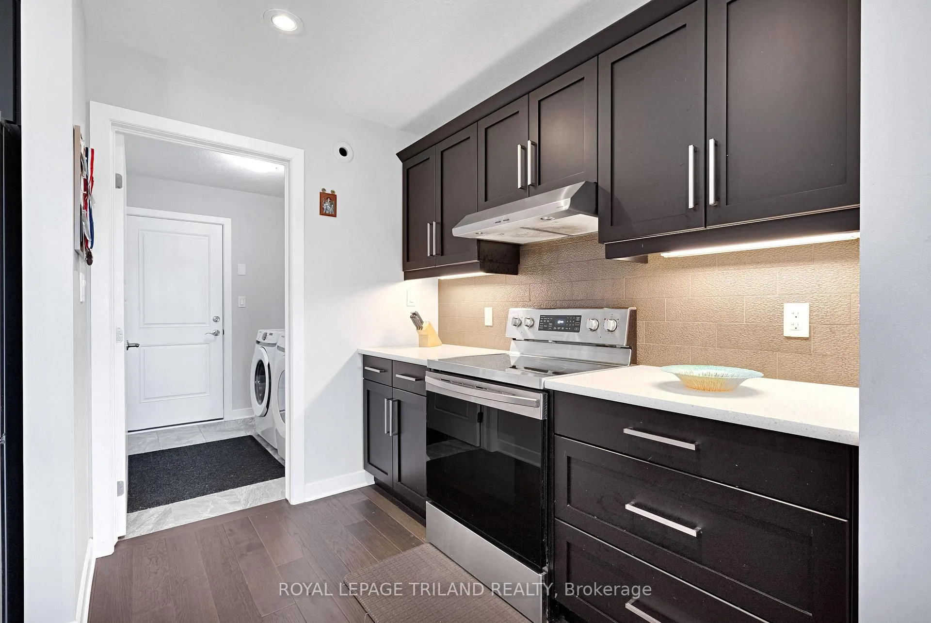 Photo 11 of 114 Benjamin Parkway, St. Thomas — HOMEH