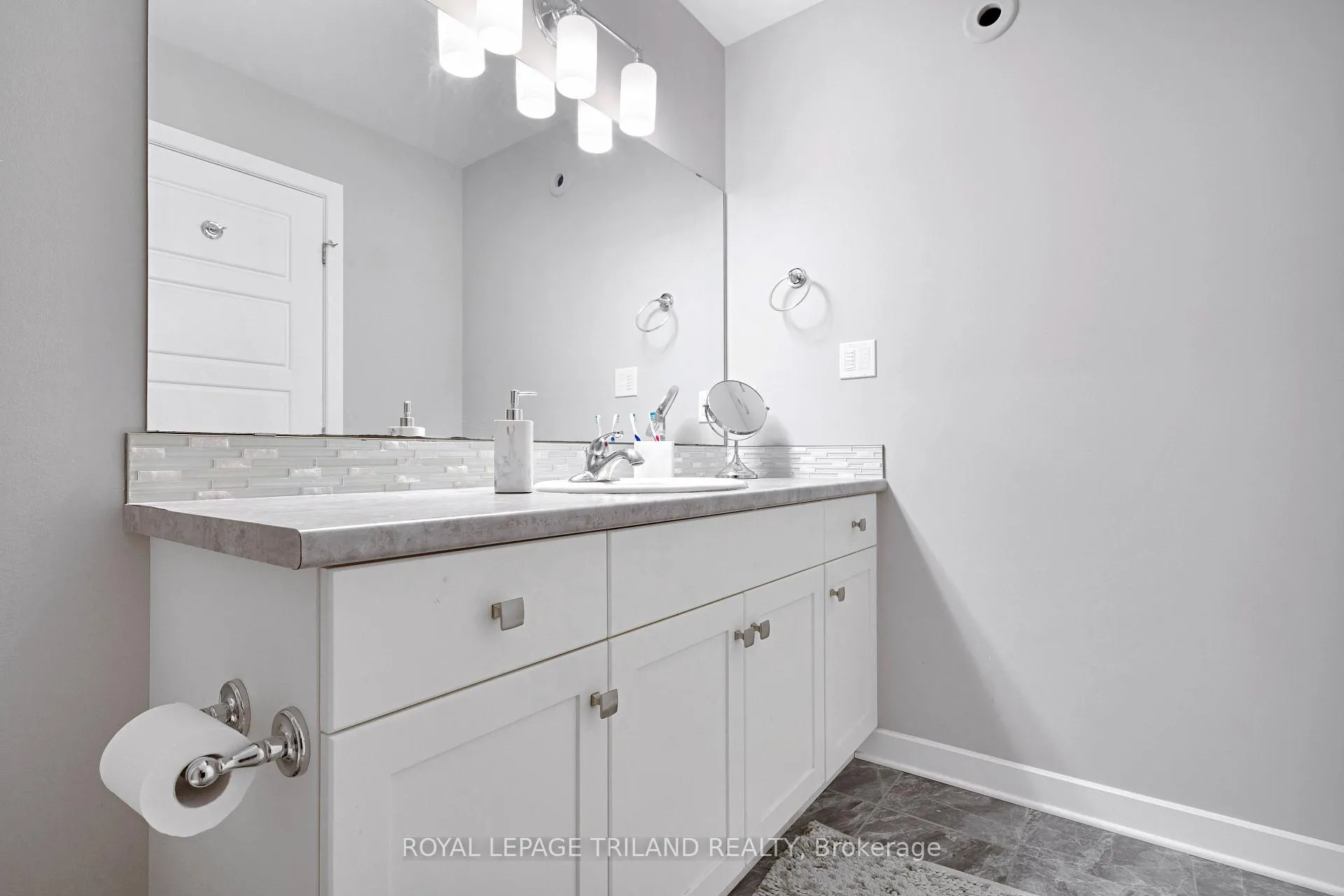 Photo 23 of 114 Benjamin Parkway, St. Thomas — HOMEH
