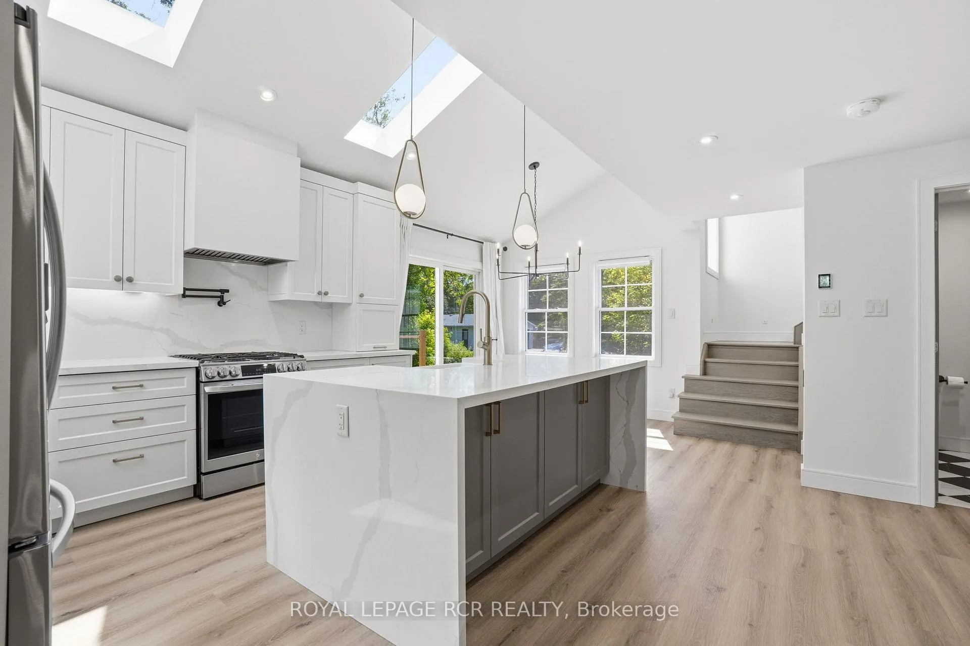 Photo 11 of 136 Main Street, King, Schomberg — HOMEH
