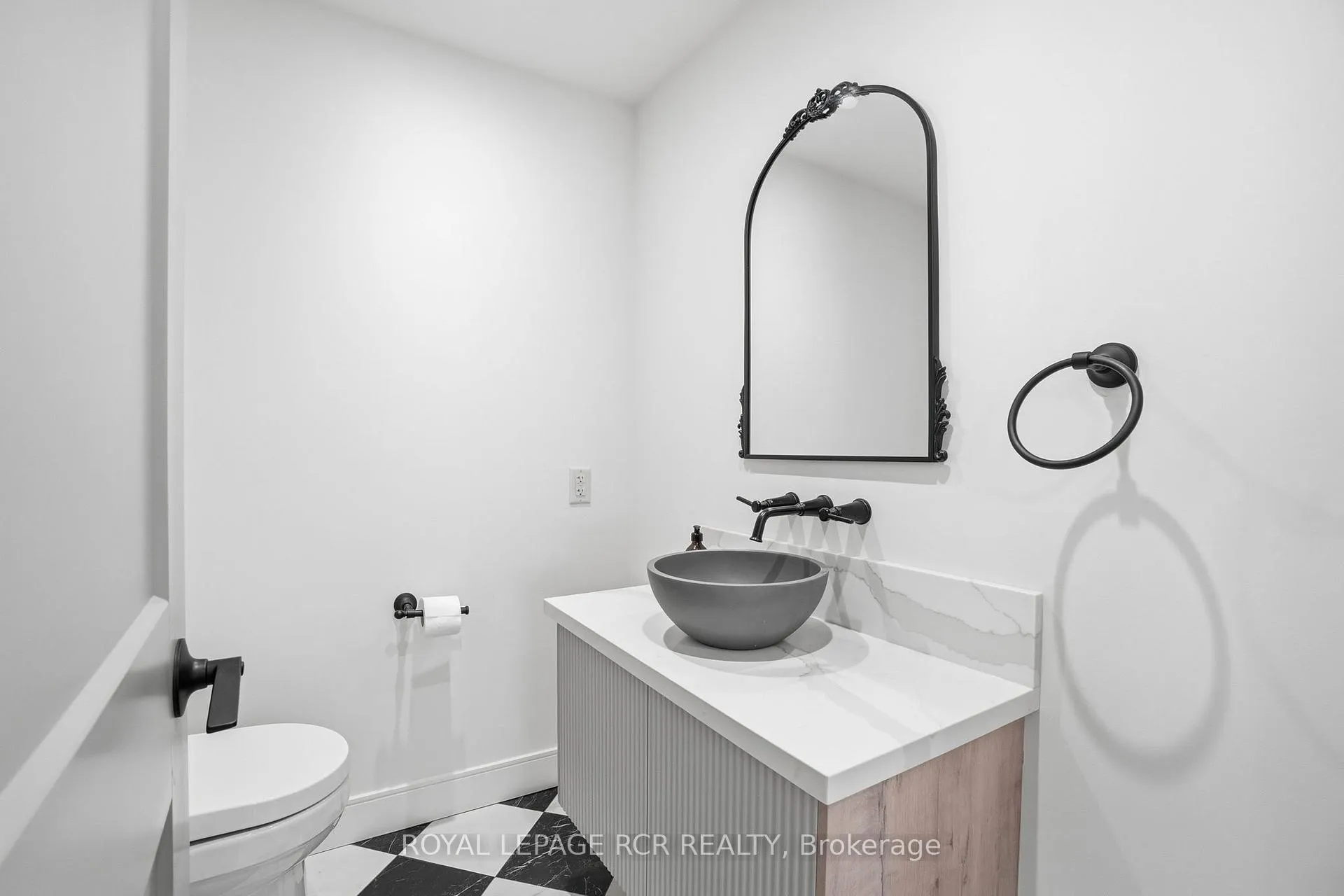 Photo 18 of 136 Main Street, King, Schomberg — HOMEH