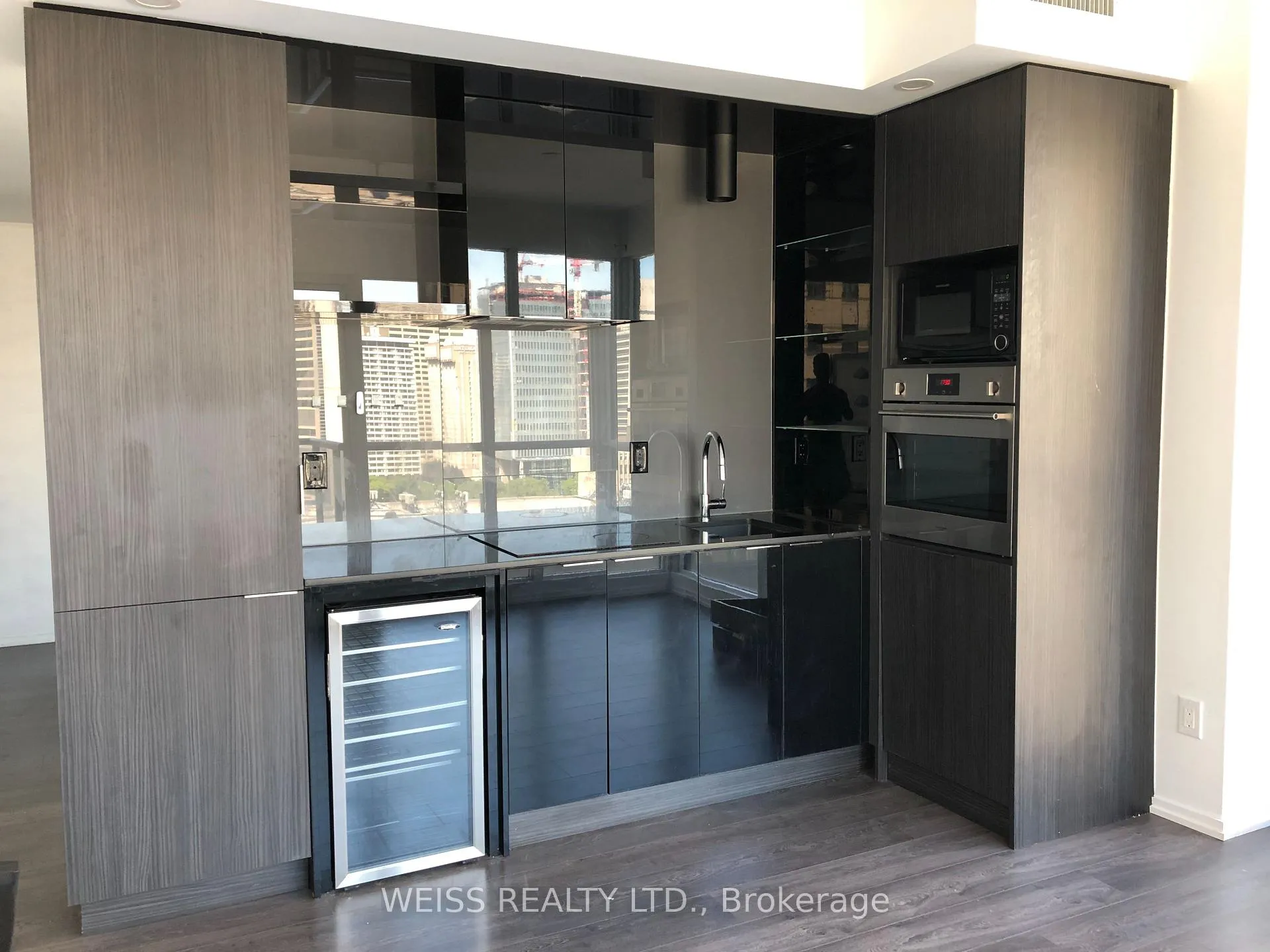 Photo 3 of Unit 1815, 70 Temperance Street, Toronto, Bay Street Corridor — HOMEH