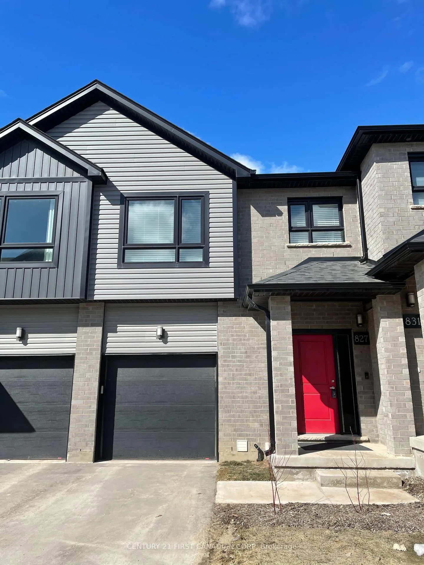 Front of 827 Kleinburg Drive E